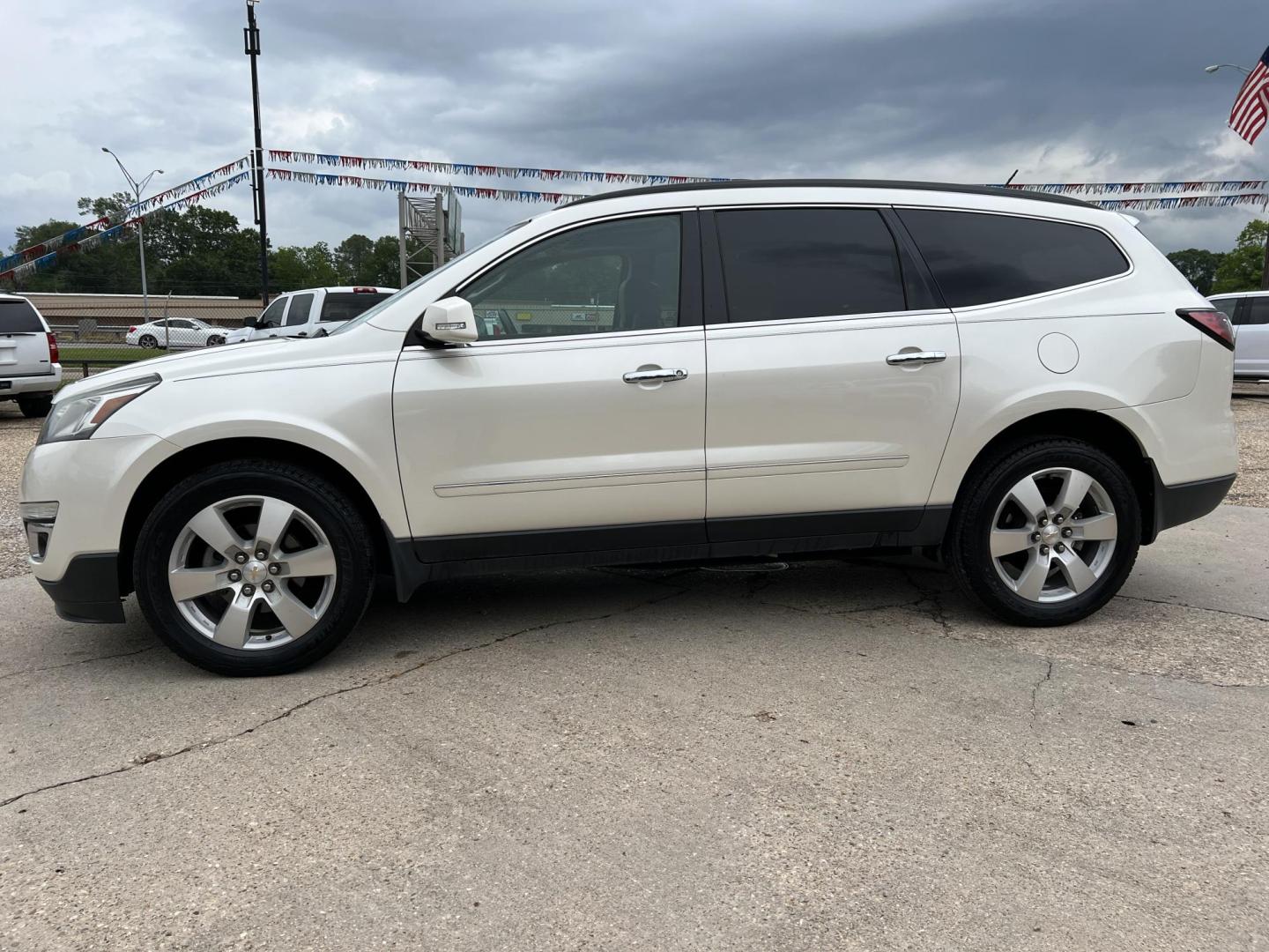 2015 White /Black Chevrolet Traverse LTZ (1GNKRJKD6FJ) with an 3.6L V6 DOHC 24V engine, 6-Speed Automatic transmission, located at 4520 Airline Hwy, Baton Rouge, LA, 70805, (225) 357-1497, 30.509325, -91.145432 - 2015 Chevrolet Traverse LTZ **ONE OWNER & NO ACCIDENTS** 3.6 V6 Gas, 119K Miles, Heated & Cooled Leather, Sunroof, Power Windows, Locks, Mirrors & Lift Gate, 7 Passenger Seating, A/C & Heat, Rear Camera, Towing Package. FOR INFORMATION, PLEASE CONTACT JEFF AT 225-413-0981 CHECK OUT OUR A+ RATING WIT - Photo#1
