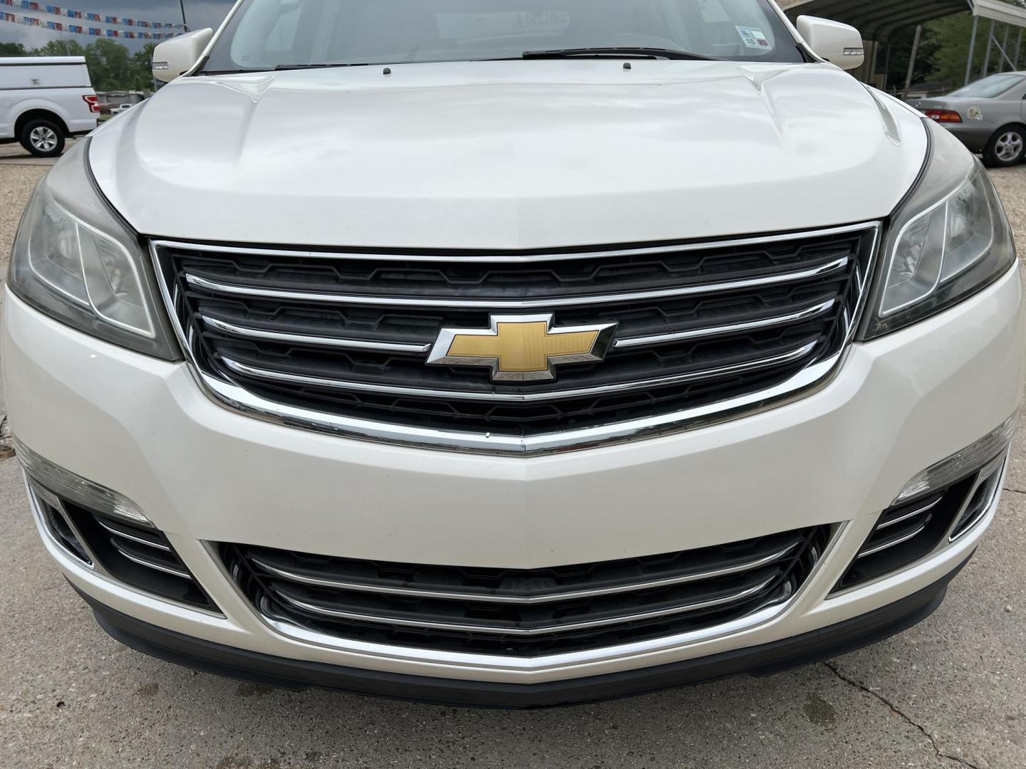 2015 White /Black Chevrolet Traverse LTZ (1GNKRJKD6FJ) with an 3.6L V6 DOHC 24V engine, 6-Speed Automatic transmission, located at 4520 Airline Hwy, Baton Rouge, LA, 70805, (225) 357-1497, 30.509325, -91.145432 - 2015 Chevrolet Traverse LTZ **ONE OWNER & NO ACCIDENTS** 3.6 V6 Gas, 119K Miles, Heated & Cooled Leather, Sunroof, Power Windows, Locks, Mirrors & Lift Gate, 7 Passenger Seating, A/C & Heat, Rear Camera, Towing Package. FOR INFORMATION, PLEASE CONTACT JEFF AT 225-413-0981 CHECK OUT OUR A+ RATING WIT - Photo#2