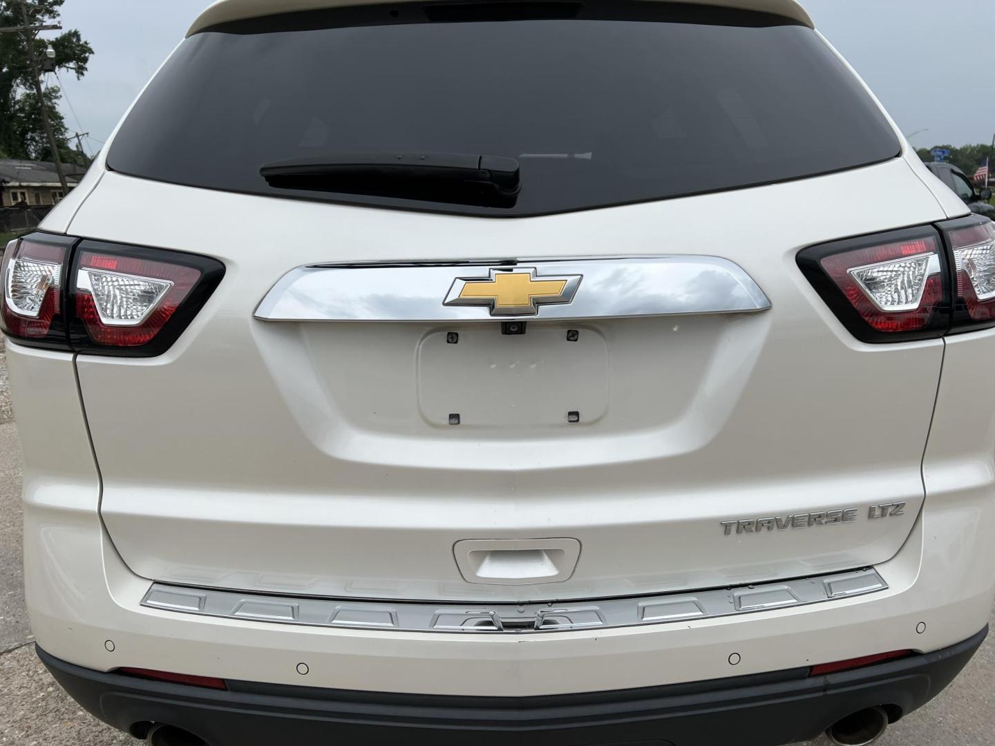 2015 White /Black Chevrolet Traverse LTZ (1GNKRJKD6FJ) with an 3.6L V6 DOHC 24V engine, 6-Speed Automatic transmission, located at 4520 Airline Hwy, Baton Rouge, LA, 70805, (225) 357-1497, 30.509325, -91.145432 - 2015 Chevrolet Traverse LTZ **ONE OWNER & NO ACCIDENTS** 3.6 V6 Gas, 119K Miles, Heated & Cooled Leather, Sunroof, Power Windows, Locks, Mirrors & Lift Gate, 7 Passenger Seating, A/C & Heat, Rear Camera, Towing Package. FOR INFORMATION, PLEASE CONTACT JEFF AT 225-413-0981 CHECK OUT OUR A+ RATING WIT - Photo#6