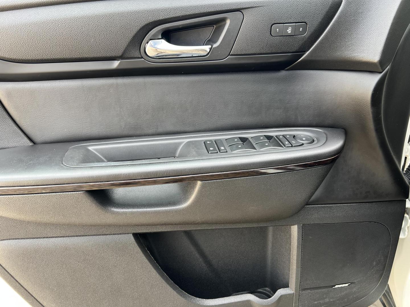 2015 White /Black Chevrolet Traverse LTZ (1GNKRJKD6FJ) with an 3.6L V6 DOHC 24V engine, 6-Speed Automatic transmission, located at 4520 Airline Hwy, Baton Rouge, LA, 70805, (225) 357-1497, 30.509325, -91.145432 - 2015 Chevrolet Traverse LTZ **ONE OWNER & NO ACCIDENTS** 3.6 V6 Gas, 119K Miles, Heated & Cooled Leather, Sunroof, Power Windows, Locks, Mirrors & Lift Gate, 7 Passenger Seating, A/C & Heat, Rear Camera, Towing Package. FOR INFORMATION, PLEASE CONTACT JEFF AT 225-413-0981 CHECK OUT OUR A+ RATING WIT - Photo#18