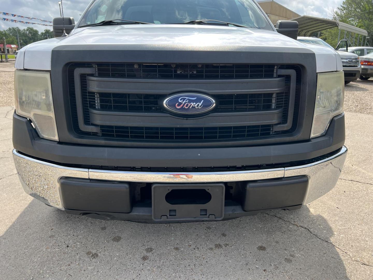 2014 White /Gray Ford F-150 XL (1FTMF1CM5EK) with an 3.7L V6 DOHC 24V engine, 6-Speed Automatic transmission, located at 4520 Airline Hwy, Baton Rouge, LA, 70805, (225) 357-1497, 30.509325, -91.145432 - 2014 Ford F-150 XL 3.7 V6 Gas, 200K Miles, A/C & Heat, New Tires, Towing Package, Knapheide Work Shell. FOR INFORMATION, PLEASE CONTACT JEFF AT 225-413-0981 CHECK OUT OUR A+ RATING WITH THE BETTER BUSINESS BUREAU WE HAVE BEEN A FAMILY OWNED AND OPERATED BUSINESS AT THE SAME LOCATION FOR OVER 45 YEAR - Photo#2