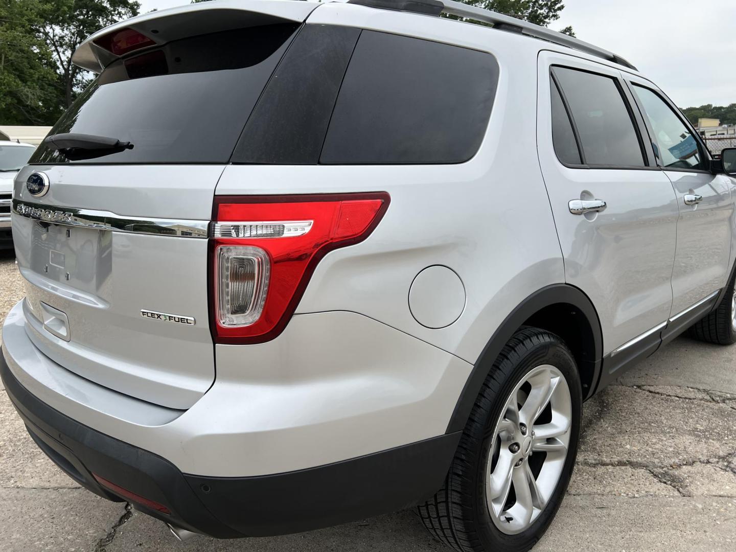 2013 Silver /Gray Ford Explorer Limited (1FM5K7F89DG) with an 3.5L V6 DOHC 24V engine, 6-Speed Automatic transmission, located at 4520 Airline Hwy, Baton Rouge, LA, 70805, (225) 357-1497, 30.509325, -91.145432 - 2013 Ford Explorer Limited **NO ACCIDENTS** 3.5 V6 Gas, 158K Miles, Leather, Power Windows, Locks & Mirrors, 7 Passenger Seating, Dual A/C & Heat, Rear Camera. Does Have A Minor Dent In The Door. FOR INFORMATION, PLEASE CONTACT JEFF AT 225-413-0981 CHECK OUT OUR A+ RATING WITH THE BETTER BUSINESS - Photo#5