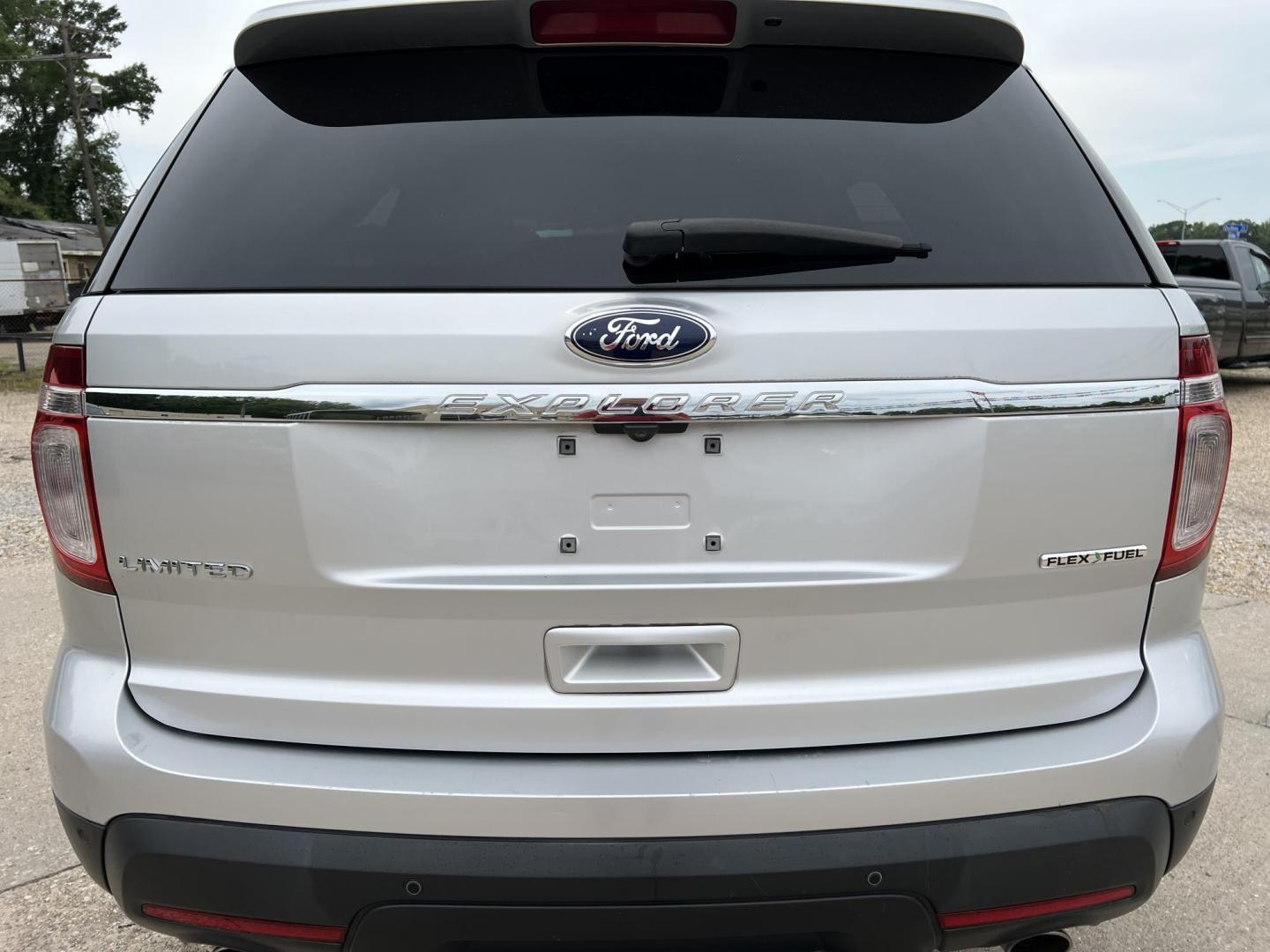2013 Silver /Gray Ford Explorer Limited (1FM5K7F89DG) with an 3.5L V6 DOHC 24V engine, 6-Speed Automatic transmission, located at 4520 Airline Hwy, Baton Rouge, LA, 70805, (225) 357-1497, 30.509325, -91.145432 - 2013 Ford Explorer Limited **NO ACCIDENTS** 3.5 V6 Gas, 158K Miles, Leather, Power Windows, Locks & Mirrors, 7 Passenger Seating, Dual A/C & Heat, Rear Camera. Does Have A Minor Dent In The Door. FOR INFORMATION, PLEASE CONTACT JEFF AT 225-413-0981 CHECK OUT OUR A+ RATING WITH THE BETTER BUSINESS - Photo#6