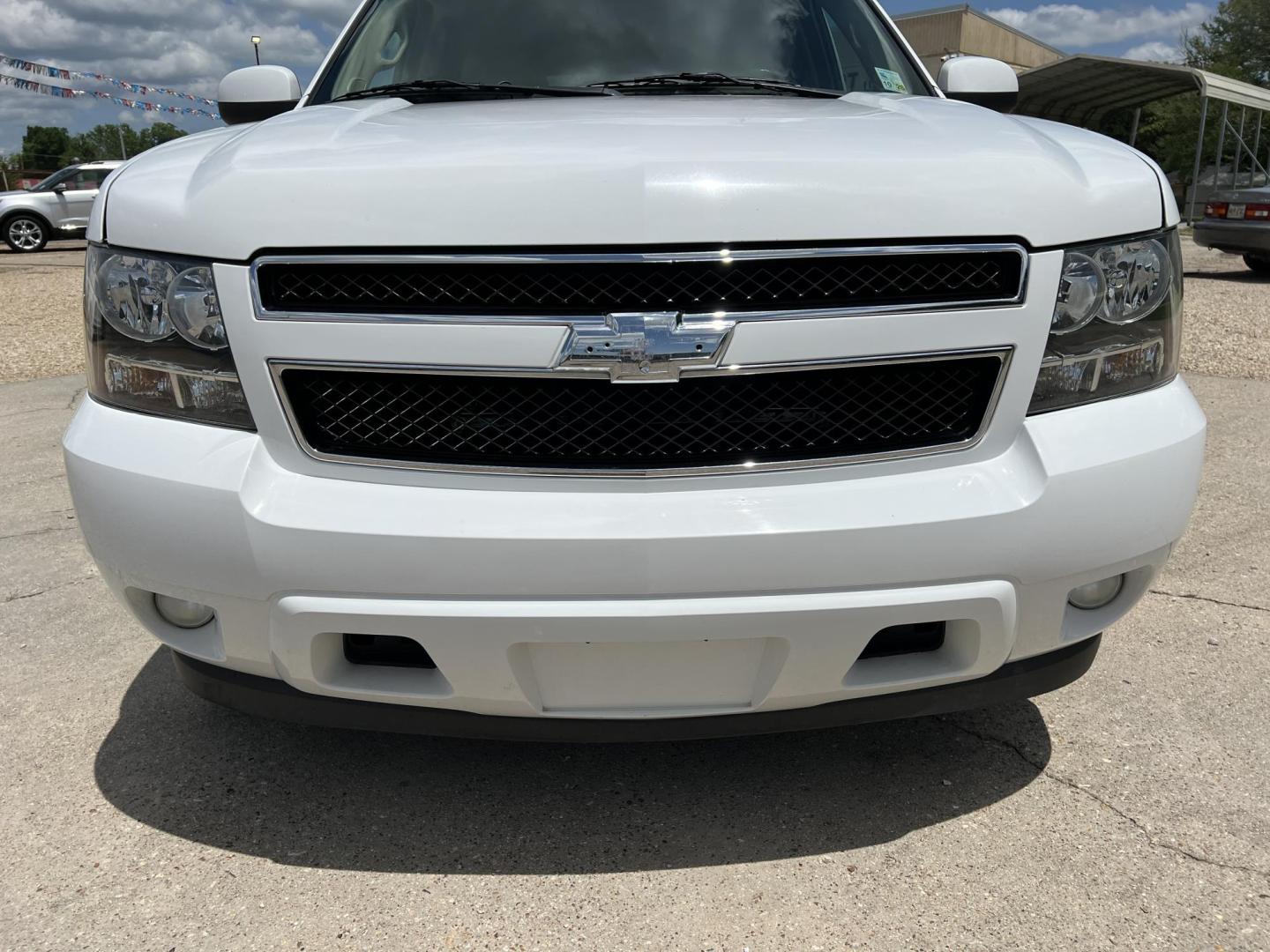 2011 White /Tan Chevrolet Tahoe LT (1GNSCBE08BR) with an 5.3L V8 OHV 16V FFV engine, 6-Speed Automatic transmission, located at 4520 Airline Hwy, Baton Rouge, LA, 70805, (225) 357-1497, 30.509325, -91.145432 - 2011 Chevrolet Tahoe LT **ONE OWNER** 5.3 V8 Gas, 120K Miles, Heated Leather, Power Windows, Locks, Mirrors & Lift Gate, 7 Passenger Seating, A/C & Heat, Rear Camera, Towing Package. FOR INFORMATION, PLEASE CONTACT JEFF AT 225-413-0981 CHECK OUT OUR A+ RATING WITH THE BETTER BUSINESS BUREAU WE HAVE - Photo#2