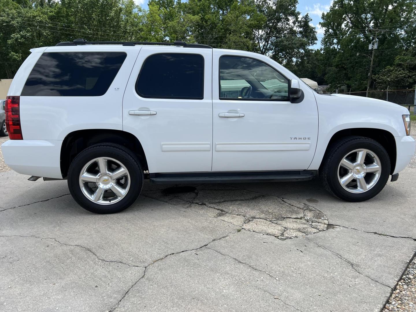 2011 White /Tan Chevrolet Tahoe LT (1GNSCBE08BR) with an 5.3L V8 OHV 16V FFV engine, 6-Speed Automatic transmission, located at 4520 Airline Hwy, Baton Rouge, LA, 70805, (225) 357-1497, 30.509325, -91.145432 - 2011 Chevrolet Tahoe LT **ONE OWNER** 5.3 V8 Gas, 120K Miles, Heated Leather, Power Windows, Locks, Mirrors & Lift Gate, 7 Passenger Seating, A/C & Heat, Rear Camera, Towing Package. FOR INFORMATION, PLEASE CONTACT JEFF AT 225-413-0981 CHECK OUT OUR A+ RATING WITH THE BETTER BUSINESS BUREAU WE HAVE - Photo#4