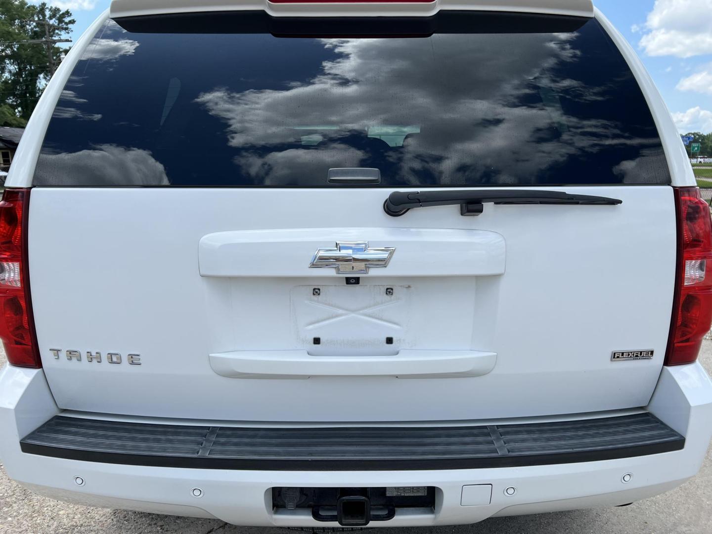 2011 White /Tan Chevrolet Tahoe LT (1GNSCBE08BR) with an 5.3L V8 OHV 16V FFV engine, 6-Speed Automatic transmission, located at 4520 Airline Hwy, Baton Rouge, LA, 70805, (225) 357-1497, 30.509325, -91.145432 - 2011 Chevrolet Tahoe LT **ONE OWNER** 5.3 V8 Gas, 120K Miles, Heated Leather, Power Windows, Locks, Mirrors & Lift Gate, 7 Passenger Seating, A/C & Heat, Rear Camera, Towing Package. FOR INFORMATION, PLEASE CONTACT JEFF AT 225-413-0981 CHECK OUT OUR A+ RATING WITH THE BETTER BUSINESS BUREAU WE HAVE - Photo#6