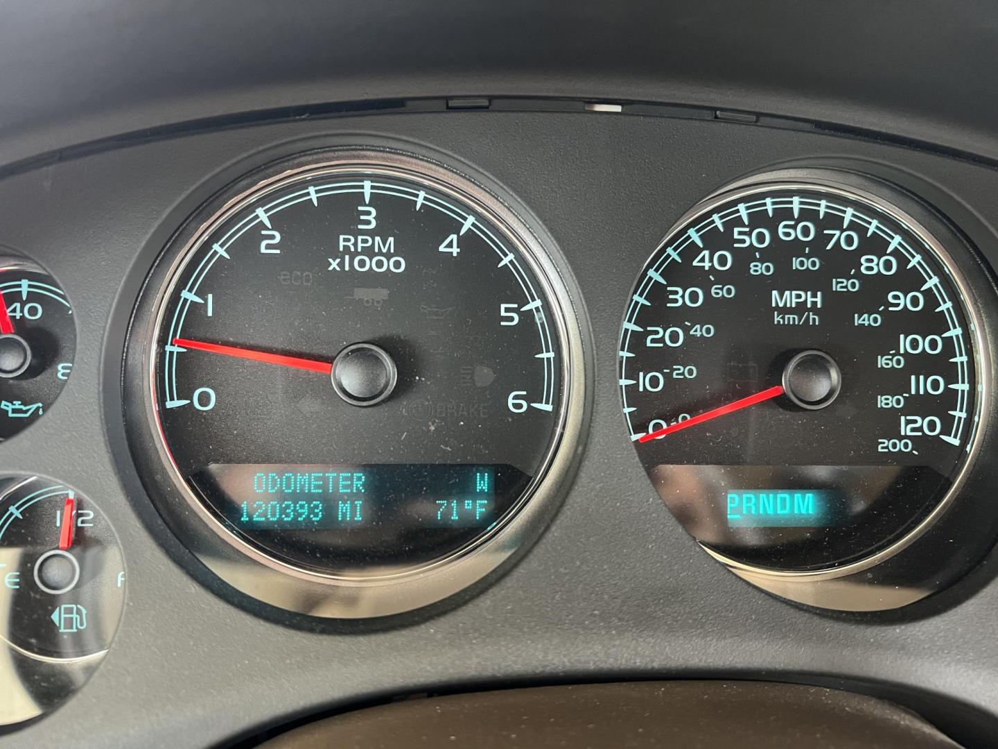 2011 White /Tan Chevrolet Tahoe LT (1GNSCBE08BR) with an 5.3L V8 OHV 16V FFV engine, 6-Speed Automatic transmission, located at 4520 Airline Hwy, Baton Rouge, LA, 70805, (225) 357-1497, 30.509325, -91.145432 - 2011 Chevrolet Tahoe LT **ONE OWNER** 5.3 V8 Gas, 120K Miles, Heated Leather, Power Windows, Locks, Mirrors & Lift Gate, 7 Passenger Seating, A/C & Heat, Rear Camera, Towing Package. FOR INFORMATION, PLEASE CONTACT JEFF AT 225-413-0981 CHECK OUT OUR A+ RATING WITH THE BETTER BUSINESS BUREAU WE HAVE - Photo#14