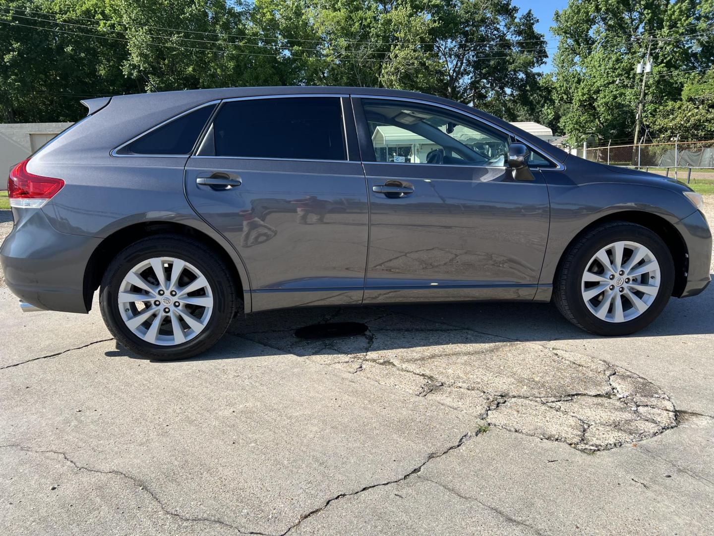 2015 Dark Gray /Gray Toyota Venza LE (4T3ZA3BB0FU) with an 2.7L L4 DOHC 16V engine, 6-Speed Automatic transmission, located at 4520 Airline Hwy, Baton Rouge, LA, 70805, (225) 357-1497, 30.509325, -91.145432 - 2015 Toyota Venza LE 2.7L 4 Cylinder Gas, 101K Miles, Power Windows, Locks, Mirrors & Seat, 5 Passenger Seating, A/C & Heat, Rear Camera. FOR INFORMATION, PLEASE CONTACT JEFF AT 225-413-0981 CHECK OUT OUR A+ RATING WITH THE BETTER BUSINESS BUREAU WE HAVE BEEN A FAMILY OWNED AND OPERATED BUSINESS AT - Photo#4