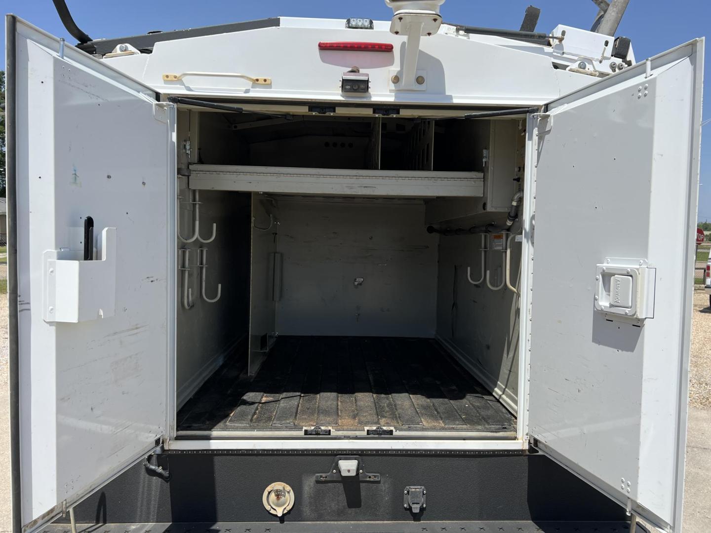 2015 White /Gray Chevrolet Silverado 3500HD Work Truck Long Box (1GB3CYCG9FZ) with an 6.0L V8 OHV 16V FFV engine, 6-Speed Automatic transmission, located at 4520 Airline Hwy, Baton Rouge, LA, 70805, (225) 357-1497, 30.509325, -91.145432 - 2015 Chevrolet Silverado 3500HD 2WD 6.0 V8 Gas, 149K Miles, Cold A/C, Power Locks, Knapheide Work Bed And Much More, Tow Pkg. FOR INFO PLEASE CONTACT JEFF AT 225-413-0981 CHECK OUT OUR A+ RATING WITH THE BETTER BUSINESS BUREAU WE HAVE BEEN A FAMILY OWNED AND OPERATED BUSINESS AT THE SAME LOCATION FO - Photo#9