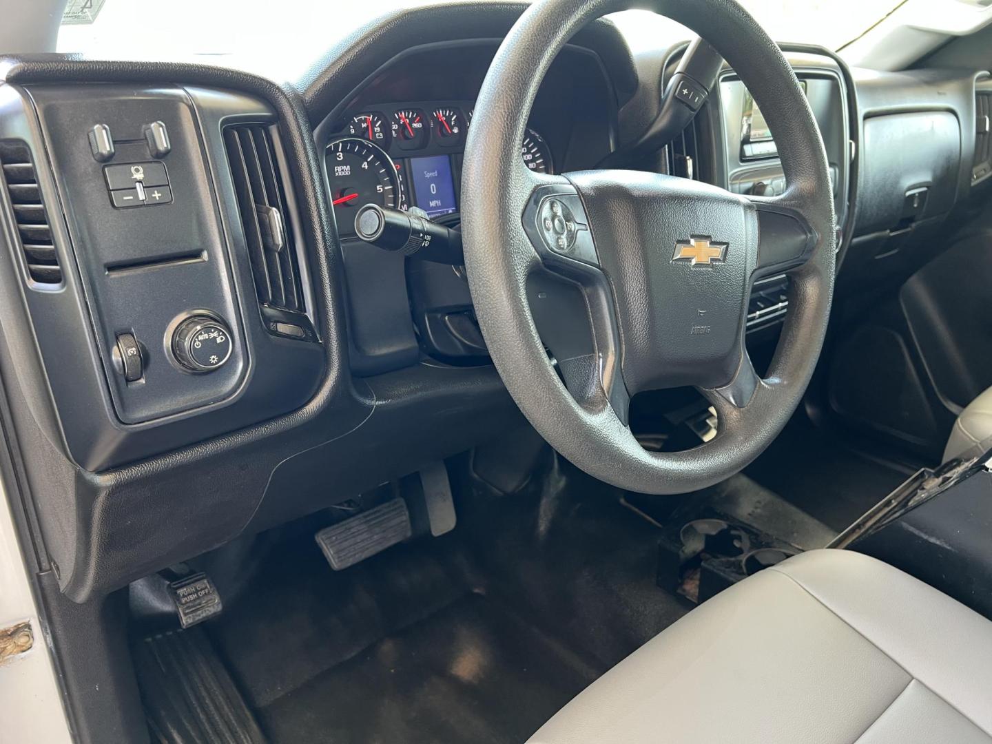 2015 White /Gray Chevrolet Silverado 3500HD Work Truck Long Box (1GB3CYCG9FZ) with an 6.0L V8 OHV 16V FFV engine, 6-Speed Automatic transmission, located at 4520 Airline Hwy, Baton Rouge, LA, 70805, (225) 357-1497, 30.509325, -91.145432 - 2015 Chevrolet Silverado 3500HD 2WD 6.0 V8 Gas, 149K Miles, Cold A/C, Power Locks, Knapheide Work Bed And Much More, Tow Pkg. FOR INFO PLEASE CONTACT JEFF AT 225-413-0981 CHECK OUT OUR A+ RATING WITH THE BETTER BUSINESS BUREAU WE HAVE BEEN A FAMILY OWNED AND OPERATED BUSINESS AT THE SAME LOCATION FO - Photo#14