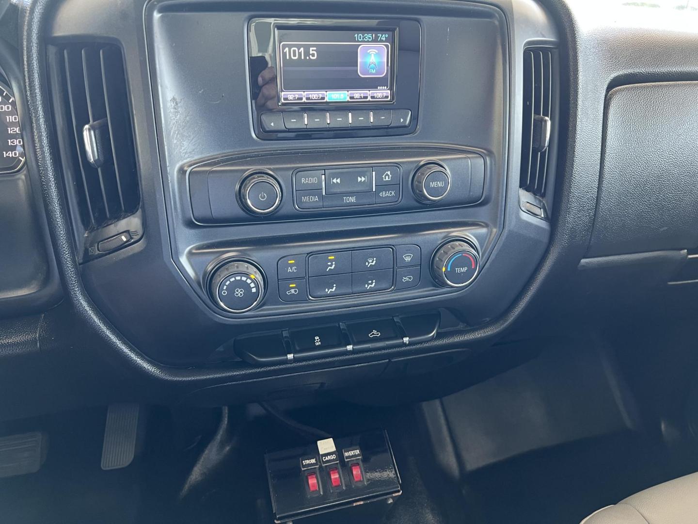 2015 White /Gray Chevrolet Silverado 3500HD Work Truck Long Box (1GB3CYCG9FZ) with an 6.0L V8 OHV 16V FFV engine, 6-Speed Automatic transmission, located at 4520 Airline Hwy, Baton Rouge, LA, 70805, (225) 357-1497, 30.509325, -91.145432 - 2015 Chevrolet Silverado 3500HD 2WD 6.0 V8 Gas, 149K Miles, Cold A/C, Power Locks, Knapheide Work Bed And Much More, Tow Pkg. FOR INFO PLEASE CONTACT JEFF AT 225-413-0981 CHECK OUT OUR A+ RATING WITH THE BETTER BUSINESS BUREAU WE HAVE BEEN A FAMILY OWNED AND OPERATED BUSINESS AT THE SAME LOCATION FO - Photo#17
