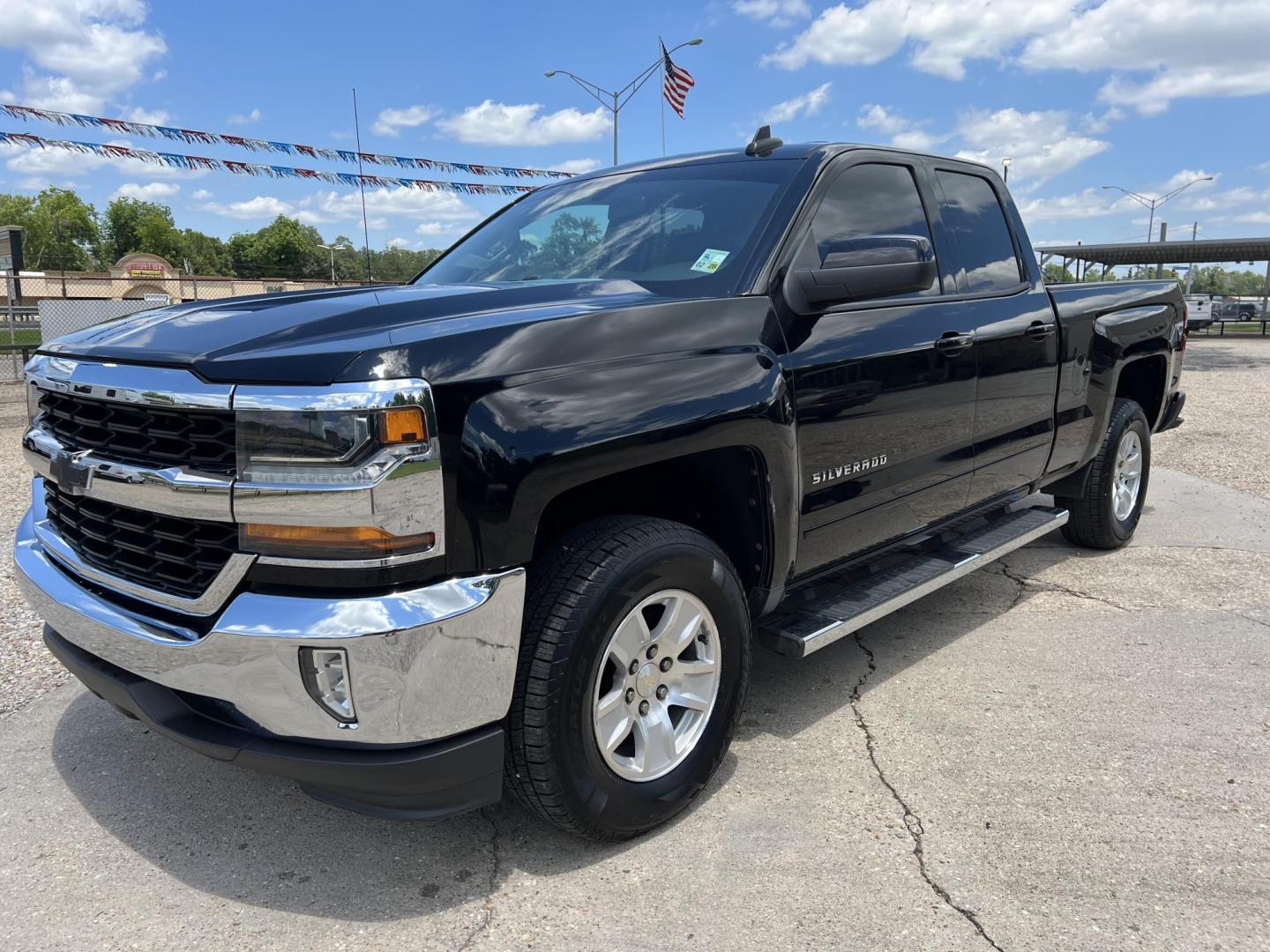 2018 Black /Black Chevrolet Silverado 1500 LT (1GCRCREC3JZ) with an 5.3L V8 OHV 16V engine, 6-Speed Automatic transmission, located at 4520 Airline Hwy, Baton Rouge, LA, 70805, (225) 357-1497, 30.509325, -91.145432 - 2018 Chevrolet Silverado 1500 Double Cab LT 5.3 V8 Gas, 125K Miles, Cold A/C, Power Windows, Locks & Mirrors, New Tires, Tow Package, Truck Does Have Minor Dents. FOR INFO PLEASE CONTACT JEFF AT 225-413-0981 CHECK OUT OUR A+ RATING WITH THE BETTER BUSINESS BUREAU WE HAVE BEEN A FAMILY OWNED AND O - Photo#0