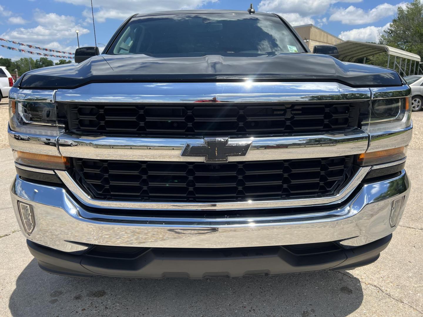 2018 Black /Black Chevrolet Silverado 1500 LT (1GCRCREC3JZ) with an 5.3L V8 OHV 16V engine, 6-Speed Automatic transmission, located at 4520 Airline Hwy, Baton Rouge, LA, 70805, (225) 357-1497, 30.509325, -91.145432 - 2018 Chevrolet Silverado 1500 Double Cab LT 5.3 V8 Gas, 125K Miles, Cold A/C, Power Windows, Locks & Mirrors, New Tires, Tow Package, Truck Does Have Minor Dents. FOR INFO PLEASE CONTACT JEFF AT 225-413-0981 CHECK OUT OUR A+ RATING WITH THE BETTER BUSINESS BUREAU WE HAVE BEEN A FAMILY OWNED AND O - Photo#2