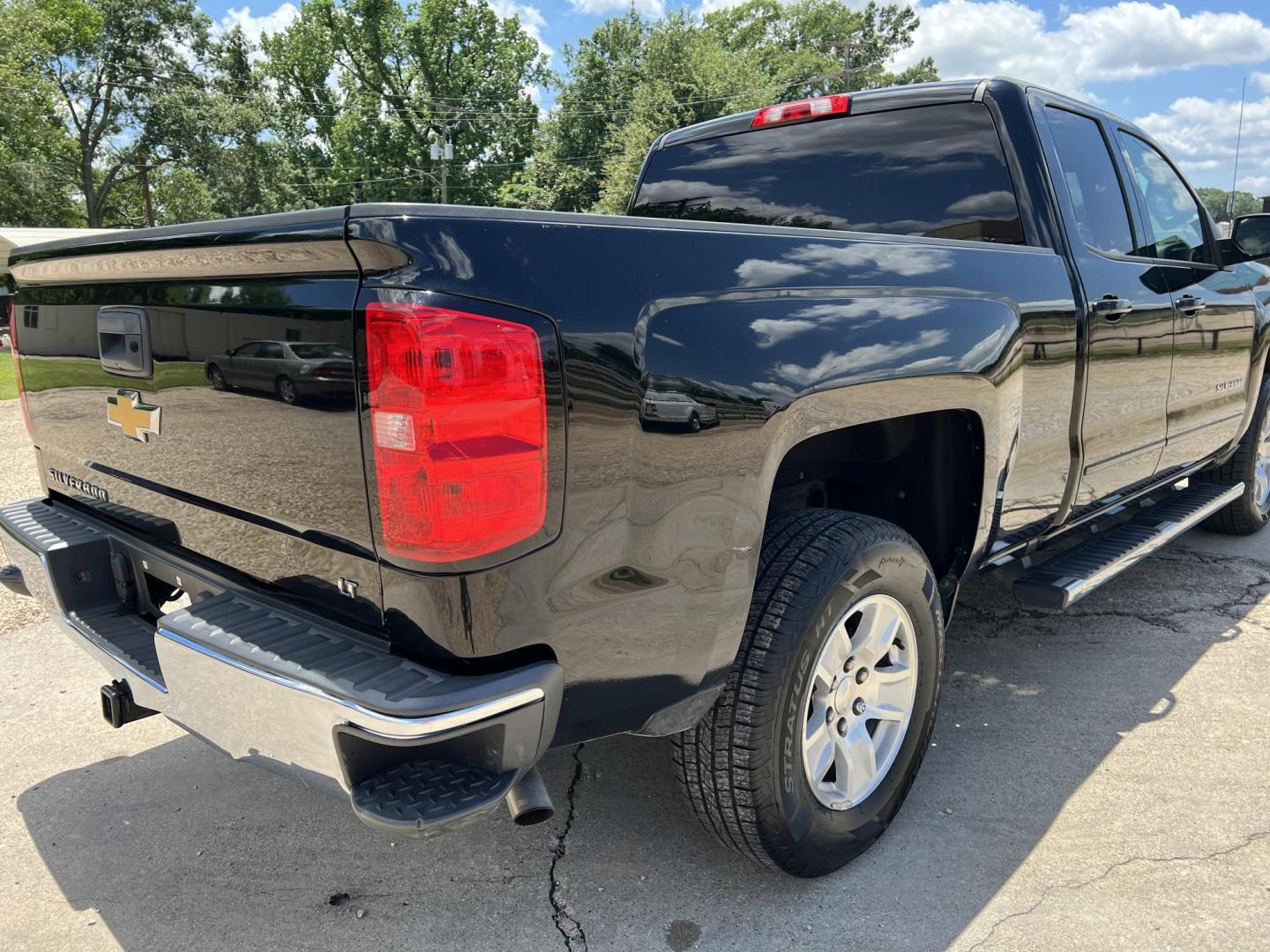 2018 Black /Black Chevrolet Silverado 1500 LT (1GCRCREC3JZ) with an 5.3L V8 OHV 16V engine, 6-Speed Automatic transmission, located at 4520 Airline Hwy, Baton Rouge, LA, 70805, (225) 357-1497, 30.509325, -91.145432 - 2018 Chevrolet Silverado 1500 Double Cab LT 5.3 V8 Gas, 125K Miles, Cold A/C, Power Windows, Locks & Mirrors, New Tires, Tow Package, Truck Does Have Minor Dents. FOR INFO PLEASE CONTACT JEFF AT 225-413-0981 CHECK OUT OUR A+ RATING WITH THE BETTER BUSINESS BUREAU WE HAVE BEEN A FAMILY OWNED AND O - Photo#5