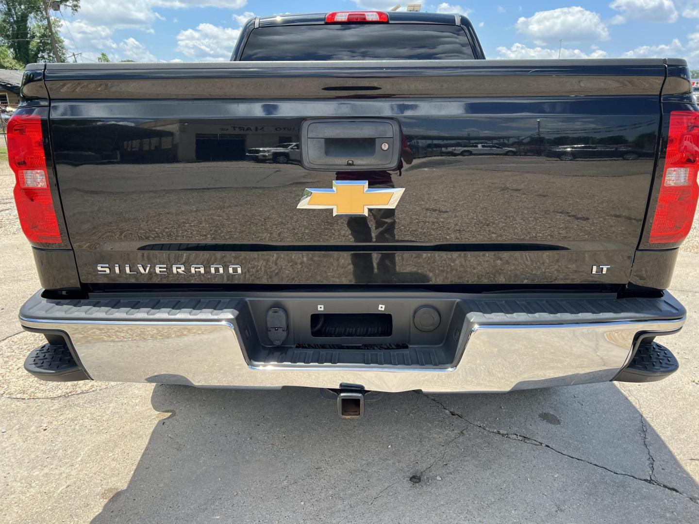 2018 Black /Black Chevrolet Silverado 1500 LT (1GCRCREC3JZ) with an 5.3L V8 OHV 16V engine, 6-Speed Automatic transmission, located at 4520 Airline Hwy, Baton Rouge, LA, 70805, (225) 357-1497, 30.509325, -91.145432 - 2018 Chevrolet Silverado 1500 Double Cab LT 5.3 V8 Gas, 125K Miles, Cold A/C, Power Windows, Locks & Mirrors, New Tires, Tow Package, Truck Does Have Minor Dents. FOR INFO PLEASE CONTACT JEFF AT 225-413-0981 CHECK OUT OUR A+ RATING WITH THE BETTER BUSINESS BUREAU WE HAVE BEEN A FAMILY OWNED AND O - Photo#6