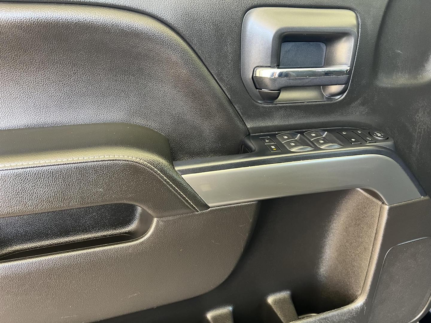 2018 Black /Black Chevrolet Silverado 1500 LT (1GCRCREC3JZ) with an 5.3L V8 OHV 16V engine, 6-Speed Automatic transmission, located at 4520 Airline Hwy, Baton Rouge, LA, 70805, (225) 357-1497, 30.509325, -91.145432 - 2018 Chevrolet Silverado 1500 Double Cab LT 5.3 V8 Gas, 125K Miles, Cold A/C, Power Windows, Locks & Mirrors, New Tires, Tow Package, Truck Does Have Minor Dents. FOR INFO PLEASE CONTACT JEFF AT 225-413-0981 CHECK OUT OUR A+ RATING WITH THE BETTER BUSINESS BUREAU WE HAVE BEEN A FAMILY OWNED AND O - Photo#14