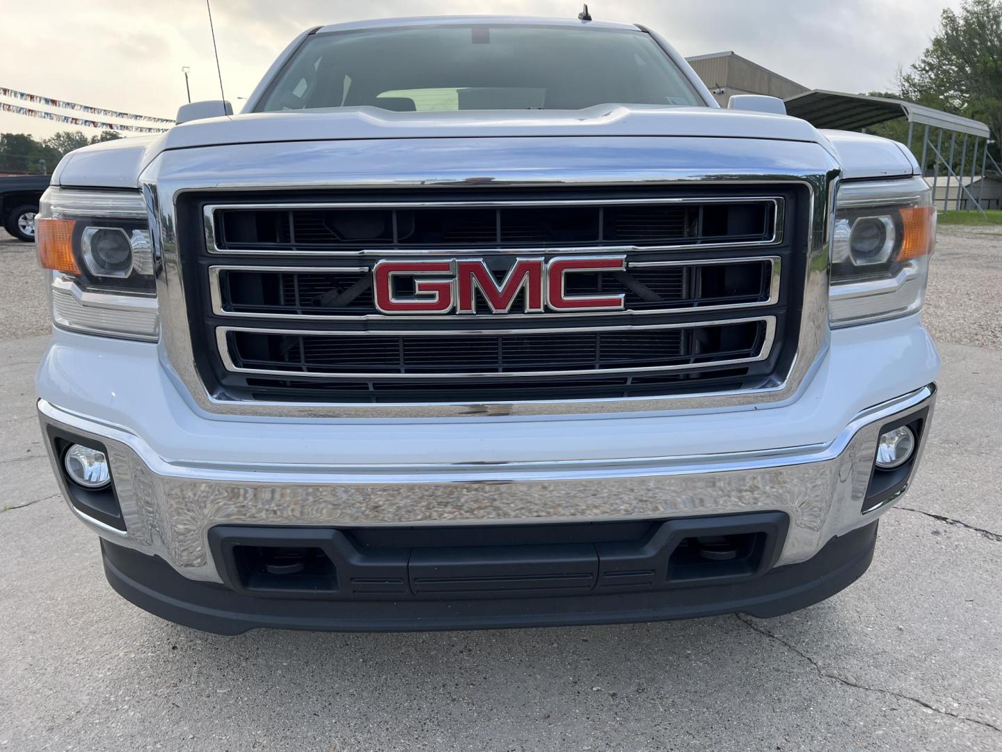 2014 White /Black GMC Sierra 1500 SLE (3GTU2UEC6EG) with an 5.3L V8 OHV 16V engine, 6-Speed Automatic transmission, located at 4520 Airline Hwy, Baton Rouge, LA, 70805, (225) 357-1497, 30.509325, -91.145432 - 2014 GMC Sierra Crew Cab SLE Z71 4X4 ***ONE OWNER & NO ACCIDENTS*** 5.3 V8 Gas, 202K Miles, Cold A/C, Leather, Power Windows, Locks & Mirrors, Spray In Bedliner, Backup Camera, Tow Package. FOR INFO PLEASE CONTACT JEFF AT 225-413-0981 CHECK OUT OUR A+ RATING WITH THE BETTER BUSINESS BUREAU WE HAVE - Photo#2