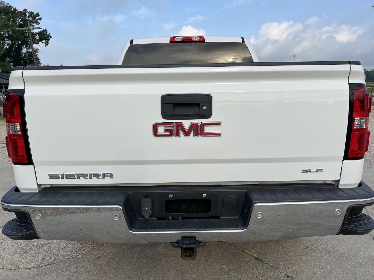 2014 White /Black GMC Sierra 1500 SLE (3GTU2UEC6EG) with an 5.3L V8 OHV 16V engine, 6-Speed Automatic transmission, located at 4520 Airline Hwy, Baton Rouge, LA, 70805, (225) 357-1497, 30.509325, -91.145432 - 2014 GMC Sierra Crew Cab SLE Z71 4X4 ***ONE OWNER & NO ACCIDENTS*** 5.3 V8 Gas, 202K Miles, Cold A/C, Leather, Power Windows, Locks & Mirrors, Spray In Bedliner, Backup Camera, Tow Package. FOR INFO PLEASE CONTACT JEFF AT 225-413-0981 CHECK OUT OUR A+ RATING WITH THE BETTER BUSINESS BUREAU WE HAVE - Photo#6