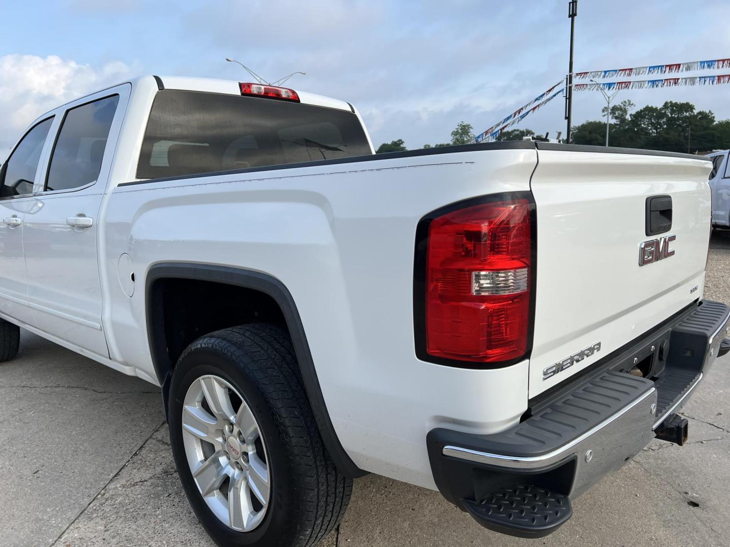2014 White /Black GMC Sierra 1500 SLE (3GTU2UEC6EG) with an 5.3L V8 OHV 16V engine, 6-Speed Automatic transmission, located at 4520 Airline Hwy, Baton Rouge, LA, 70805, (225) 357-1497, 30.509325, -91.145432 - 2014 GMC Sierra Crew Cab SLE Z71 4X4 ***ONE OWNER & NO ACCIDENTS*** 5.3 V8 Gas, 202K Miles, Cold A/C, Leather, Power Windows, Locks & Mirrors, Spray In Bedliner, Backup Camera, Tow Package. FOR INFO PLEASE CONTACT JEFF AT 225-413-0981 CHECK OUT OUR A+ RATING WITH THE BETTER BUSINESS BUREAU WE HAVE - Photo#7