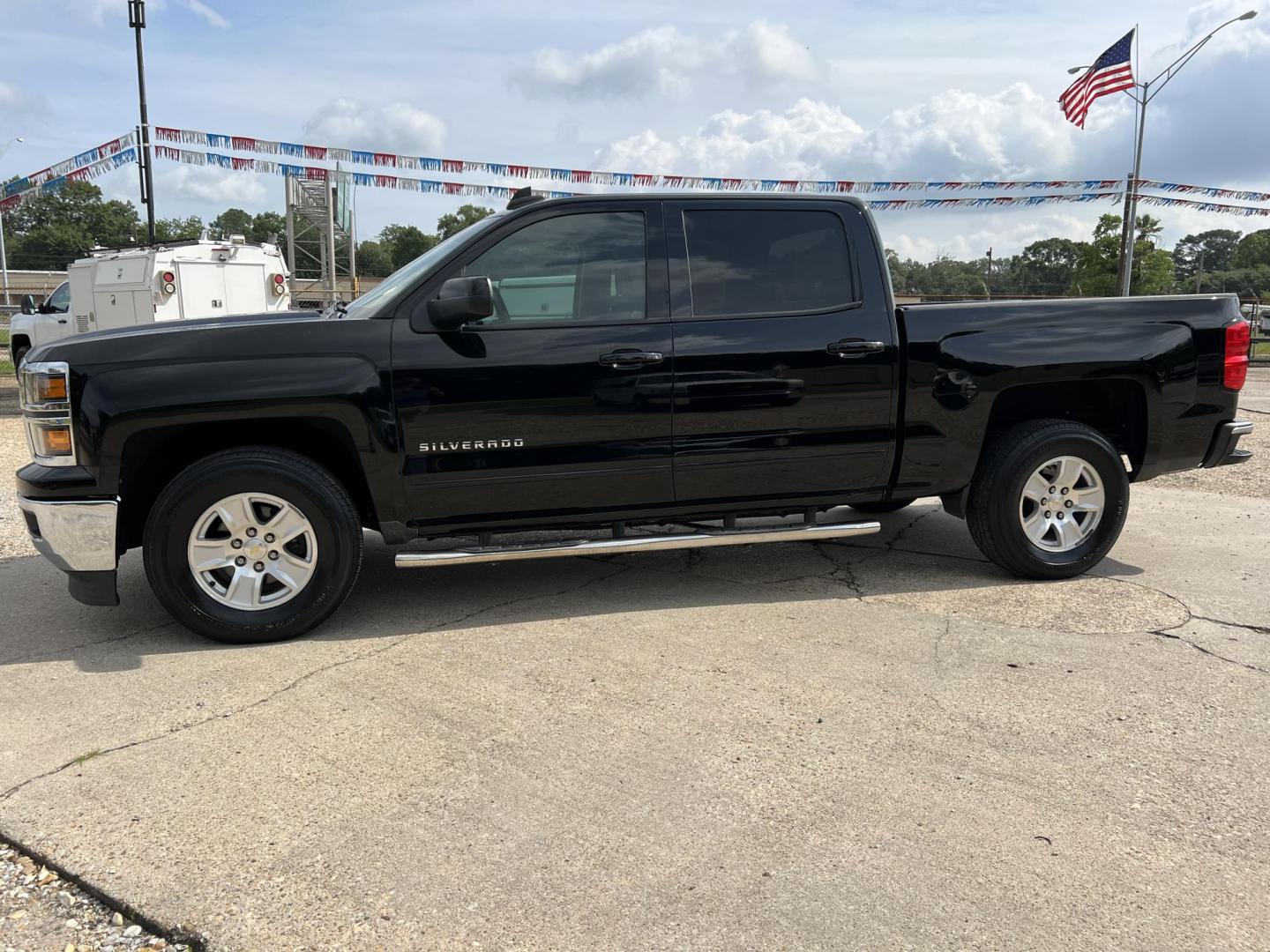 2015 Black /Gray Chevrolet Silverado 1500 LT (3GCPCREC4FG) with an 5.3L V8 OHV 16V engine, 6-Speed Automatic transmission, located at 4520 Airline Hwy, Baton Rouge, LA, 70805, (225) 357-1497, 30.509325, -91.145432 - 2015 Chevrolet Silverado 1500 Crew Cab LT ***ONE OWNER & NO ACCIDENTS*** 5.3 V8 Gas, 144K Miles, Cold A/C, Power Windows, Locks & Mirrors, Backup Camera, Tow Package. FOR INFO PLEASE CONTACT JEFF AT 225-413-0981 CHECK OUT OUR A+ RATING WITH THE BETTER BUSINESS BUREAU WE HAVE BEEN A FAMILY OWNED AND - Photo#1