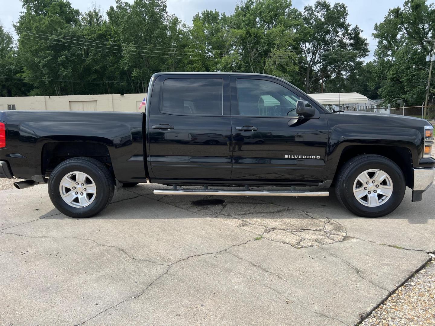 2015 Black /Gray Chevrolet Silverado 1500 LT (3GCPCREC4FG) with an 5.3L V8 OHV 16V engine, 6-Speed Automatic transmission, located at 4520 Airline Hwy, Baton Rouge, LA, 70805, (225) 357-1497, 30.509325, -91.145432 - 2015 Chevrolet Silverado 1500 Crew Cab LT ***ONE OWNER & NO ACCIDENTS*** 5.3 V8 Gas, 144K Miles, Cold A/C, Power Windows, Locks & Mirrors, Backup Camera, Tow Package. FOR INFO PLEASE CONTACT JEFF AT 225-413-0981 CHECK OUT OUR A+ RATING WITH THE BETTER BUSINESS BUREAU WE HAVE BEEN A FAMILY OWNED AND - Photo#4