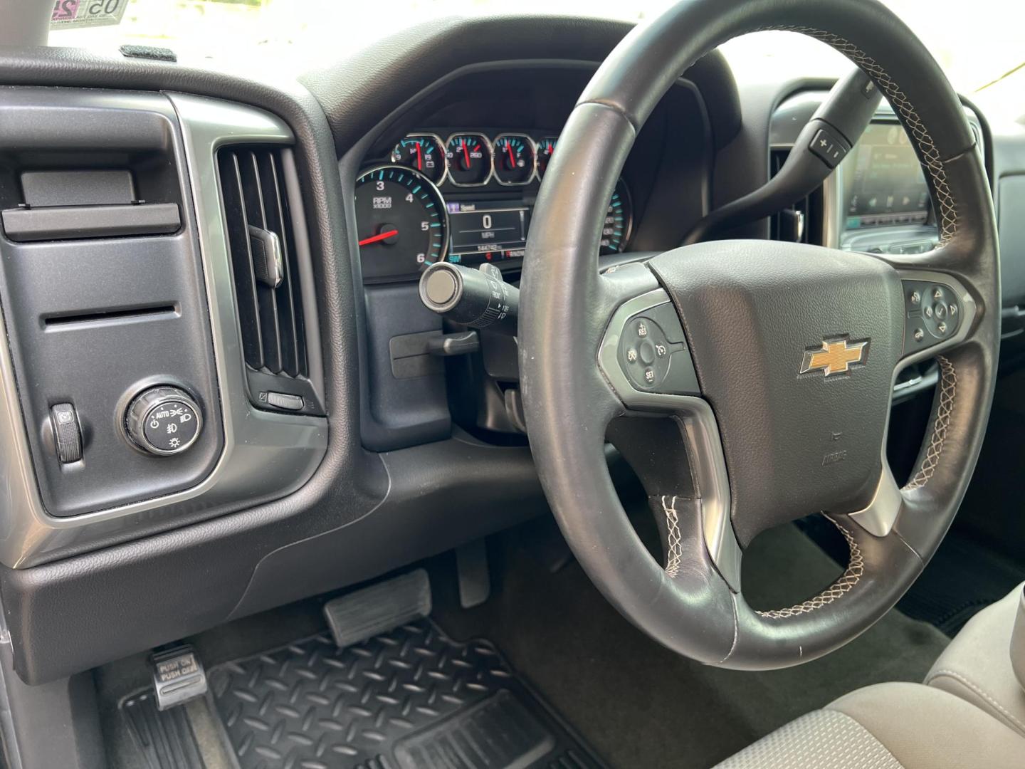 2015 Black /Gray Chevrolet Silverado 1500 LT (3GCPCREC4FG) with an 5.3L V8 OHV 16V engine, 6-Speed Automatic transmission, located at 4520 Airline Hwy, Baton Rouge, LA, 70805, (225) 357-1497, 30.509325, -91.145432 - 2015 Chevrolet Silverado 1500 Crew Cab LT ***ONE OWNER & NO ACCIDENTS*** 5.3 V8 Gas, 144K Miles, Cold A/C, Power Windows, Locks & Mirrors, Backup Camera, Tow Package. FOR INFO PLEASE CONTACT JEFF AT 225-413-0981 CHECK OUT OUR A+ RATING WITH THE BETTER BUSINESS BUREAU WE HAVE BEEN A FAMILY OWNED AND - Photo#13