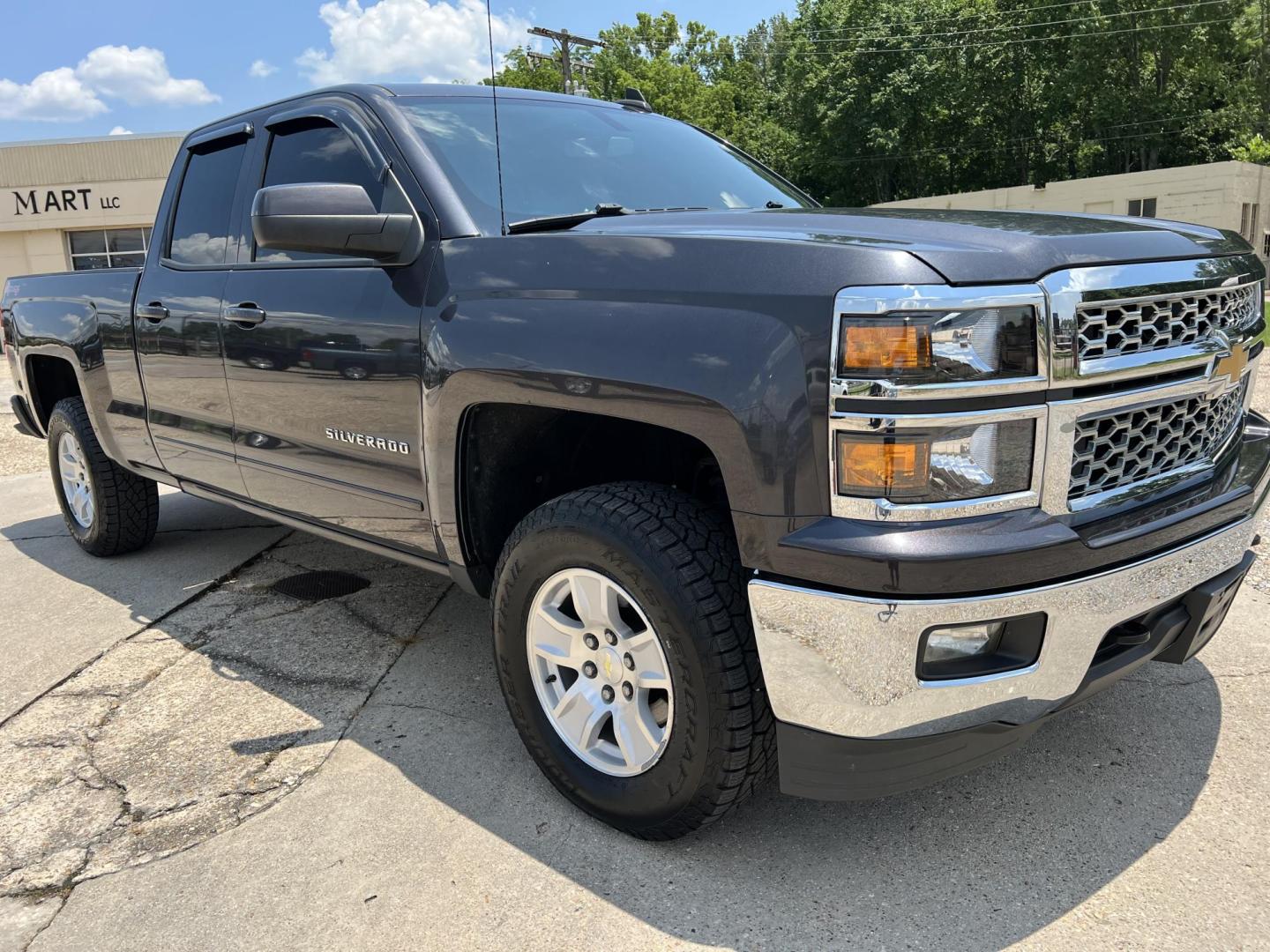2015 Dark Gray /Gray Chevrolet Silverado 1500 LT (1GCVKREHXFZ) with an 4.3L V6 OHV 12V engine, 6-Speed Automatic transmission, located at 4520 Airline Hwy, Baton Rouge, LA, 70805, (225) 357-1497, 30.509325, -91.145432 - 2015 Chevrolet Silverado 1500 Double Cab LT 4X4 4.3 V6 Gas, 161K Miles, Cold A/C, Power Windows, Locks & Mirrors, Backup Camera, New Tires,Tow Package. Has Minor Dent On Roof. FOR INFO PLEASE CONTACT JEFF AT 225-413-0981 CHECK OUT OUR A+ RATING WITH THE BETTER BUSINESS BUREAU WE HAVE BEEN A FAMIL - Photo#3