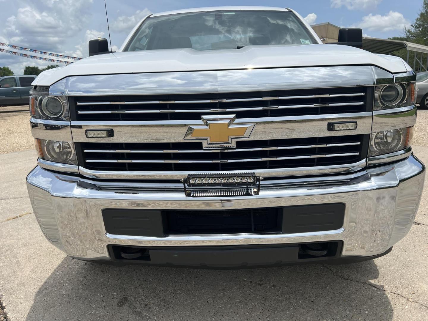 2018 White /Gray Chevrolet Silverado 2500HD Work Truck (1GC2KUEG8JZ) with an 6.0L V8 engine, 6-Speed Automatic transmission, located at 4520 Airline Hwy, Baton Rouge, LA, 70805, (225) 357-1497, 30.509325, -91.145432 - 2018 Chevrolet Silverado 2500 Double Cab 4X4 6.0 V8 Gas, 152K Miles, Cold A/C, Power Windows, Locks & Mirrors, Backup Camera, New Tires,Tow Package, ARE Bed Cover, Cargo Glide In The Bed. FOR INFO PLEASE CONTACT JEFF AT 225-413-0981 CHECK OUT OUR A+ RATING WITH THE BETTER BUSINESS BUREAU WE HAVE B - Photo#2