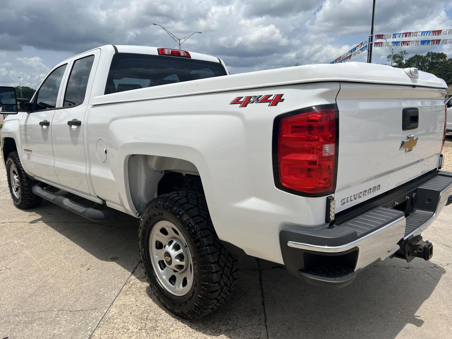2018 White /Gray Chevrolet Silverado 2500HD Work Truck (1GC2KUEG8JZ) with an 6.0L V8 engine, 6-Speed Automatic transmission, located at 4520 Airline Hwy, Baton Rouge, LA, 70805, (225) 357-1497, 30.509325, -91.145432 - 2018 Chevrolet Silverado 2500 Double Cab 4X4 6.0 V8 Gas, 152K Miles, Cold A/C, Power Windows, Locks & Mirrors, Backup Camera, New Tires,Tow Package, ARE Bed Cover, Cargo Glide In The Bed. FOR INFO PLEASE CONTACT JEFF AT 225-413-0981 CHECK OUT OUR A+ RATING WITH THE BETTER BUSINESS BUREAU WE HAVE B - Photo#6