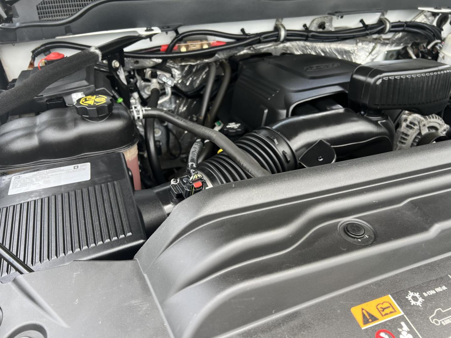 2018 White /Gray Chevrolet Silverado 2500HD Work Truck (1GC2KUEG8JZ) with an 6.0L V8 engine, 6-Speed Automatic transmission, located at 4520 Airline Hwy, Baton Rouge, LA, 70805, (225) 357-1497, 30.509325, -91.145432 - 2018 Chevrolet Silverado 2500 Double Cab 4X4 6.0 V8 Gas, 152K Miles, Cold A/C, Power Windows, Locks & Mirrors, Backup Camera, New Tires,Tow Package, ARE Bed Cover, Cargo Glide In The Bed. FOR INFO PLEASE CONTACT JEFF AT 225-413-0981 CHECK OUT OUR A+ RATING WITH THE BETTER BUSINESS BUREAU WE HAVE B - Photo#11