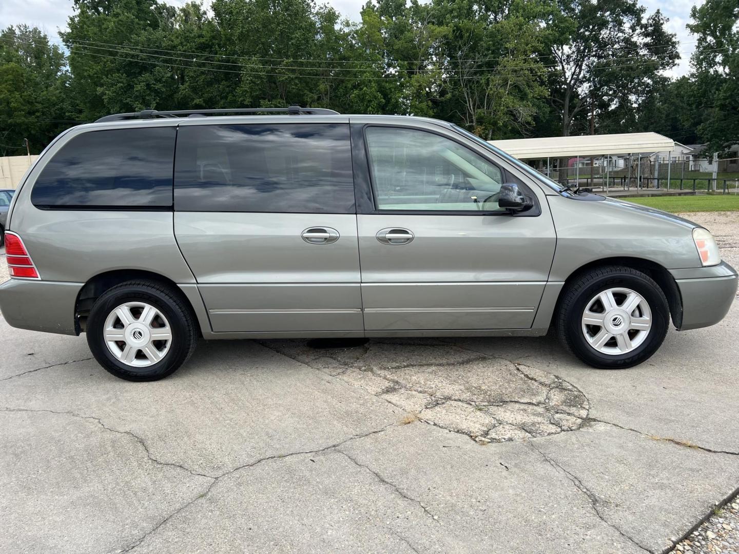 2004 Light Green /Tan Mercury Monterey Convenience (2MRDA202X4B) with an 4.2L V6 engine, 4-Speed Automatic Overdrive transmission, located at 4520 Airline Hwy, Baton Rouge, LA, 70805, (225) 357-1497, 30.509325, -91.145432 - 2004 Mercury Monterey 4.2L V6 Gas, 135K Miles, Leather, Seats 7, Dual Power Sliding Doors, Cold A/C, Power Windows, Locks & Mirrors, Good Tires. FOR INFO PLEASE CONTACT JEFF AT 225-413-0981 CHECK OUT OUR A+ RATING WITH THE BETTER BUSINESS BUREAU WE HAVE BEEN A FAMILY OWNED AND OPERATED BUSINESS AT - Photo#4