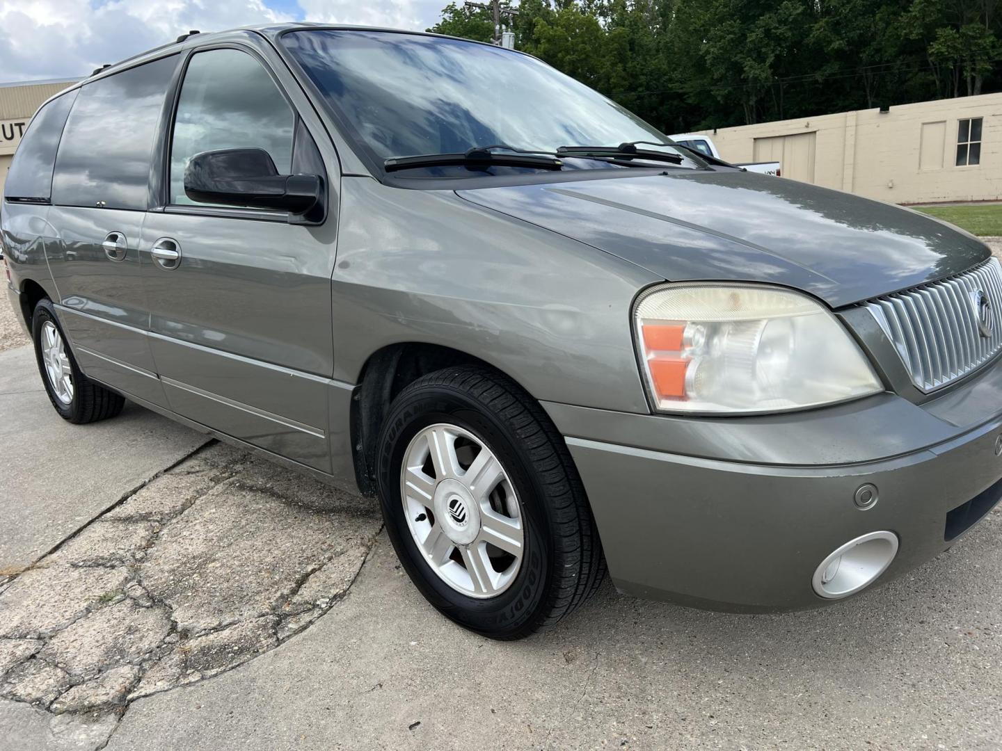 2004 Light Green /Tan Mercury Monterey Convenience (2MRDA202X4B) with an 4.2L V6 engine, 4-Speed Automatic Overdrive transmission, located at 4520 Airline Hwy, Baton Rouge, LA, 70805, (225) 357-1497, 30.509325, -91.145432 - 2004 Mercury Monterey 4.2L V6 Gas, 135K Miles, Leather, Seats 7, Dual Power Sliding Doors, Cold A/C, Power Windows, Locks & Mirrors, Good Tires. FOR INFO PLEASE CONTACT JEFF AT 225-413-0981 CHECK OUT OUR A+ RATING WITH THE BETTER BUSINESS BUREAU WE HAVE BEEN A FAMILY OWNED AND OPERATED BUSINESS AT - Photo#3