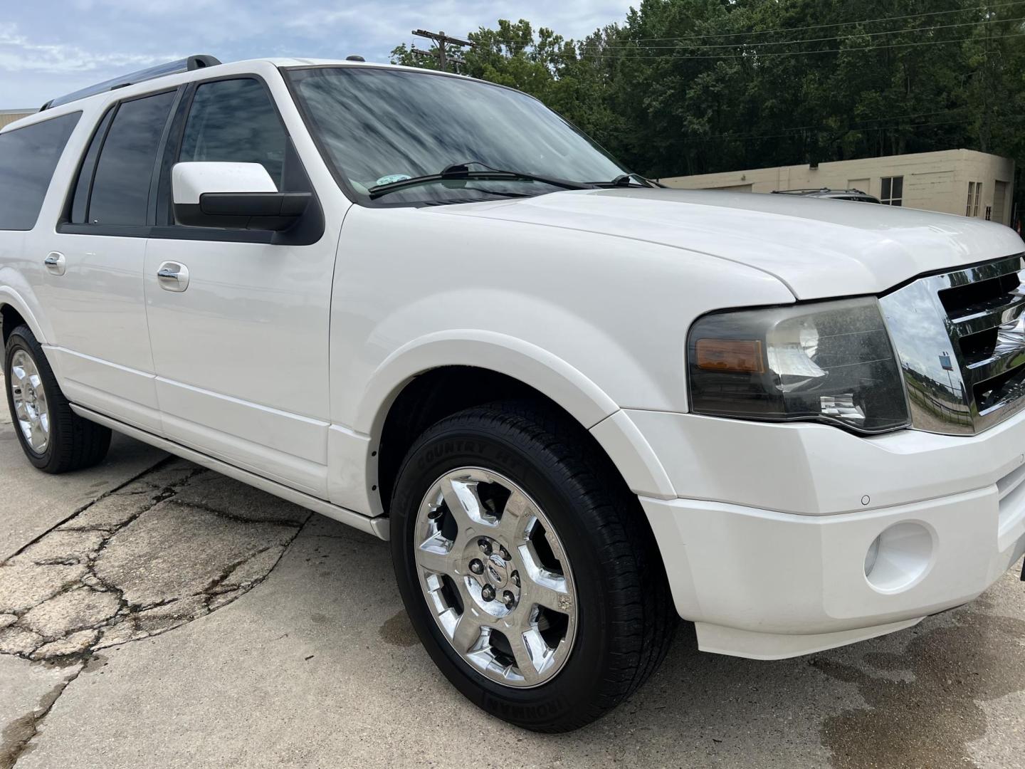 2013 White /Tan Ford Expedition Limited (1FMJK1K58DE) with an 5.4L V8 SOHC 16V FFV engine, 6-Speed Automatic transmission, located at 4520 Airline Hwy, Baton Rouge, LA, 70805, (225) 357-1497, 30.509325, -91.145432 - 2013 Ford Expedition EL Limited ***NO ACCIDENTS*** 5.4 V8 Gas, 169K Miles, Leather, Seating For 7, Sunroof, Fully Loaded, Cold A/C, Backup Camera, Tow Package. FOR INFO PLEASE CONTACT JEFF AT 225-413-0981 CHECK OUT OUR A+ RATING WITH THE BETTER BUSINESS BUREAU WE HAVE BEEN A FAMILY OWNED AND OPERA - Photo#3