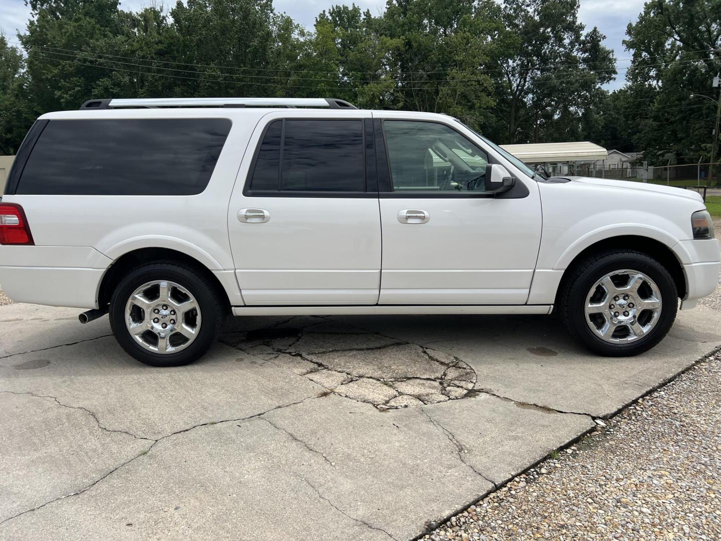 2013 White /Tan Ford Expedition Limited (1FMJK1K58DE) with an 5.4L V8 SOHC 16V FFV engine, 6-Speed Automatic transmission, located at 4520 Airline Hwy, Baton Rouge, LA, 70805, (225) 357-1497, 30.509325, -91.145432 - 2013 Ford Expedition EL Limited ***NO ACCIDENTS*** 5.4 V8 Gas, 169K Miles, Leather, Seating For 7, Sunroof, Fully Loaded, Cold A/C, Backup Camera, Tow Package. FOR INFO PLEASE CONTACT JEFF AT 225-413-0981 CHECK OUT OUR A+ RATING WITH THE BETTER BUSINESS BUREAU WE HAVE BEEN A FAMILY OWNED AND OPERA - Photo#4
