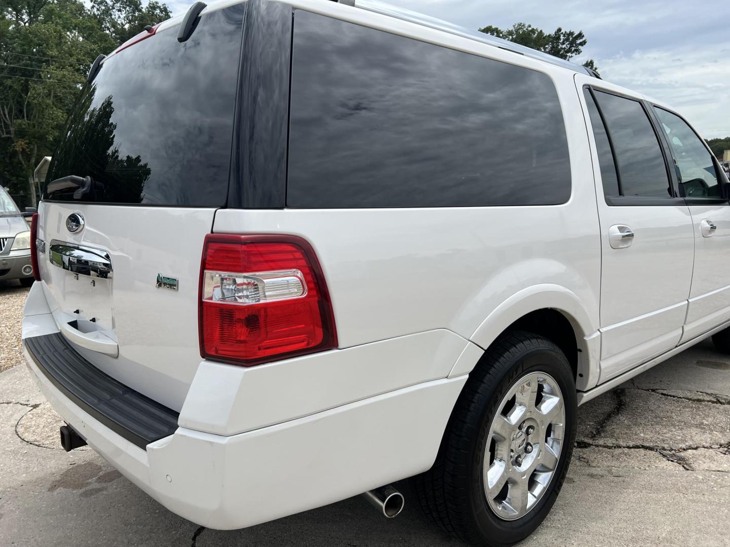 2013 White /Tan Ford Expedition Limited (1FMJK1K58DE) with an 5.4L V8 SOHC 16V FFV engine, 6-Speed Automatic transmission, located at 4520 Airline Hwy, Baton Rouge, LA, 70805, (225) 357-1497, 30.509325, -91.145432 - 2013 Ford Expedition EL Limited ***NO ACCIDENTS*** 5.4 V8 Gas, 169K Miles, Leather, Seating For 7, Sunroof, Fully Loaded, Cold A/C, Backup Camera, Tow Package. FOR INFO PLEASE CONTACT JEFF AT 225-413-0981 CHECK OUT OUR A+ RATING WITH THE BETTER BUSINESS BUREAU WE HAVE BEEN A FAMILY OWNED AND OPERA - Photo#5