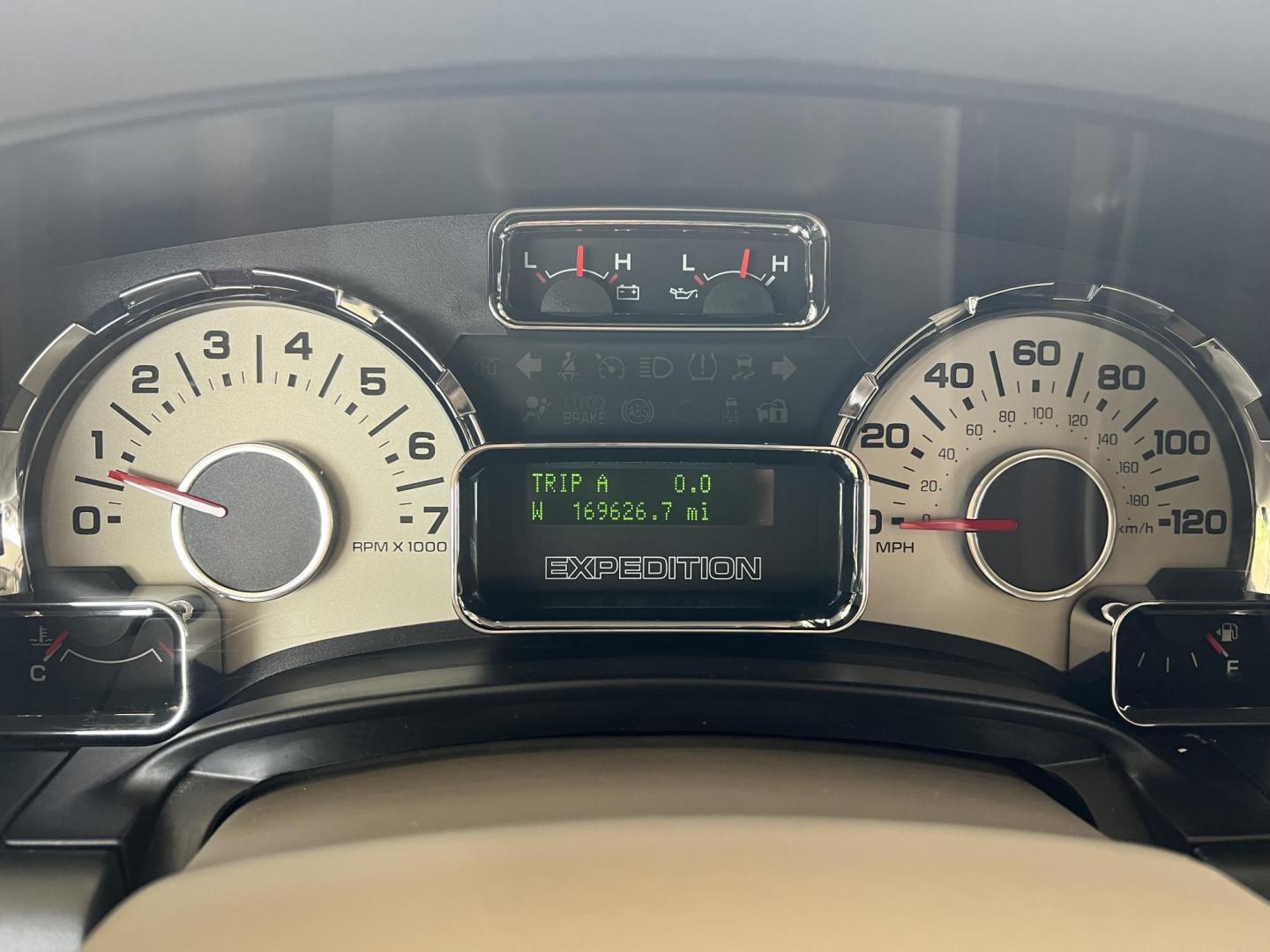 2013 White /Tan Ford Expedition Limited (1FMJK1K58DE) with an 5.4L V8 SOHC 16V FFV engine, 6-Speed Automatic transmission, located at 4520 Airline Hwy, Baton Rouge, LA, 70805, (225) 357-1497, 30.509325, -91.145432 - 2013 Ford Expedition EL Limited ***NO ACCIDENTS*** 5.4 V8 Gas, 169K Miles, Leather, Seating For 7, Sunroof, Fully Loaded, Cold A/C, Backup Camera, Tow Package. FOR INFO PLEASE CONTACT JEFF AT 225-413-0981 CHECK OUT OUR A+ RATING WITH THE BETTER BUSINESS BUREAU WE HAVE BEEN A FAMILY OWNED AND OPERA - Photo#17