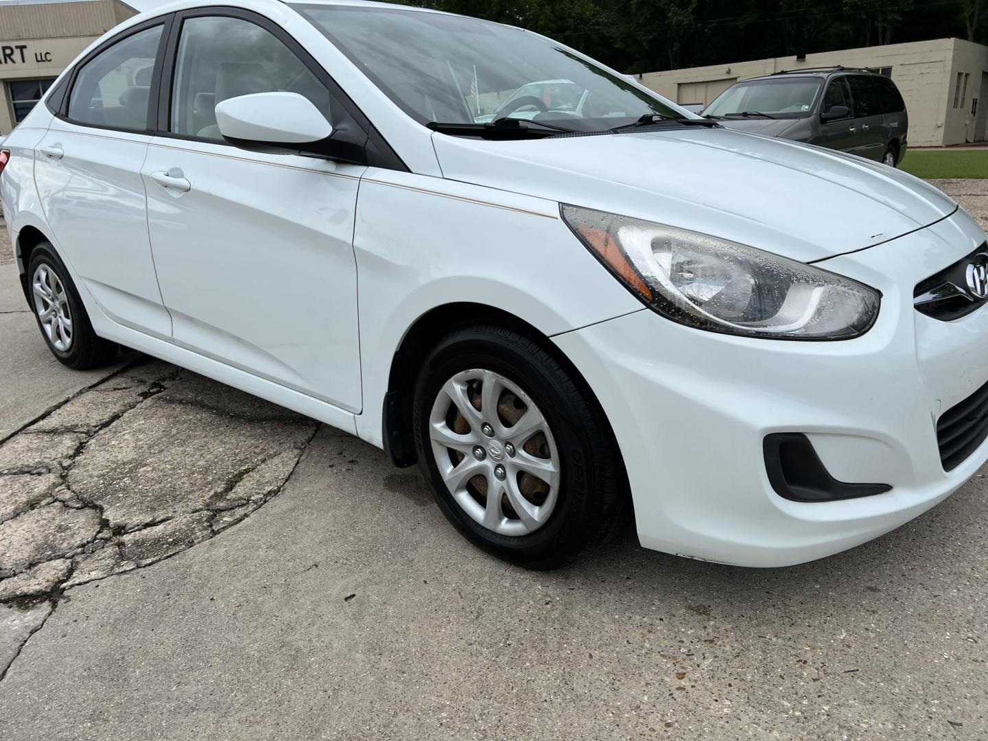 2014 White /Tan Hyundai Accent GLS (KMHCT4AE6EU) with an 1.6L L4 DOHC 16V engine, Automatic transmission, located at 4520 Airline Hwy, Baton Rouge, LA, 70805, (225) 357-1497, 30.509325, -91.145432 - 2014 Hyundai Accent GLS 1.6L Gas **ONLY 32K Miles** Cold A/C, Power Windows, Locks & Mirrors, Has A Couple Of Scuff Mark On Bumper. FOR INFO PLEASE CONTACT JEFF AT 225-413-0981 CHECK OUT OUR A+ RATING WITH THE BETTER BUSINESS BUREAU WE HAVE BEEN A FAMILY OWNED AND OPERATED BUSINESS AT THE SAME LOCA - Photo#3