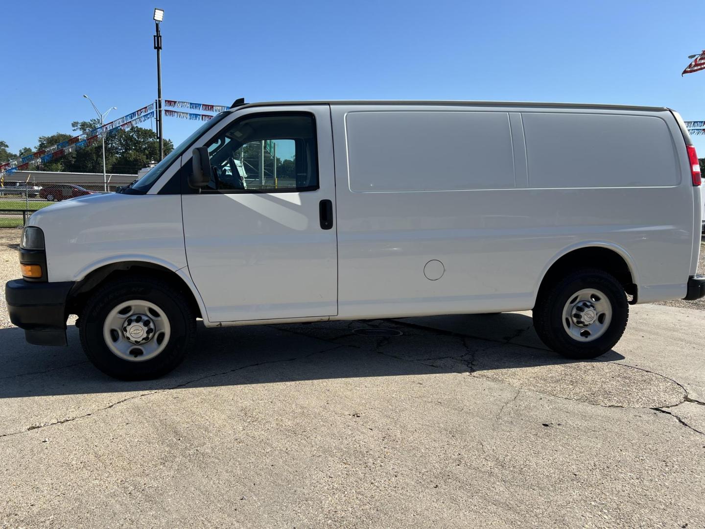 2019 White /Gray Chevrolet Express 2500 Cargo (1GCWGAFG8K1) with an 6.0L V8 engine, 6-Speed Automatic transmission, located at 4520 Airline Hwy, Baton Rouge, LA, 70805, (225) 357-1497, 30.509325, -91.145432 - 2019 Chevrolet Express 2500 Cargo **NO ACCIDENTS** 6.0 V8 Gas, 154K Miles, A/C & Heat, Power Windows & Locks, Rear Camera. Has Minor Dings. FOR INFORMATION, PLEASE CONTACT JEFF AT 225-413-0981 CHECK OUT OUR A+ RATING WITH THE BETTER BUSINESS BUREAU WE HAVE BEEN A FAMILY OWNED AND OPERATED BUSINESS - Photo#1