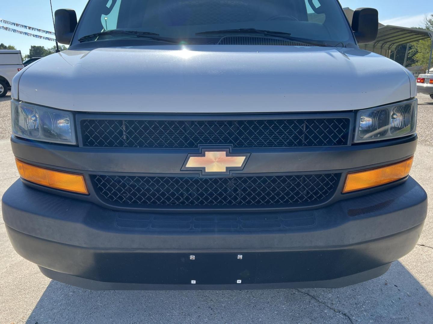 2019 White /Gray Chevrolet Express 2500 Cargo (1GCWGAFG8K1) with an 6.0L V8 engine, 6-Speed Automatic transmission, located at 4520 Airline Hwy, Baton Rouge, LA, 70805, (225) 357-1497, 30.509325, -91.145432 - 2019 Chevrolet Express 2500 Cargo **NO ACCIDENTS** 6.0 V8 Gas, 154K Miles, A/C & Heat, Power Windows & Locks, Rear Camera. Has Minor Dings. FOR INFORMATION, PLEASE CONTACT JEFF AT 225-413-0981 CHECK OUT OUR A+ RATING WITH THE BETTER BUSINESS BUREAU WE HAVE BEEN A FAMILY OWNED AND OPERATED BUSINESS - Photo#2