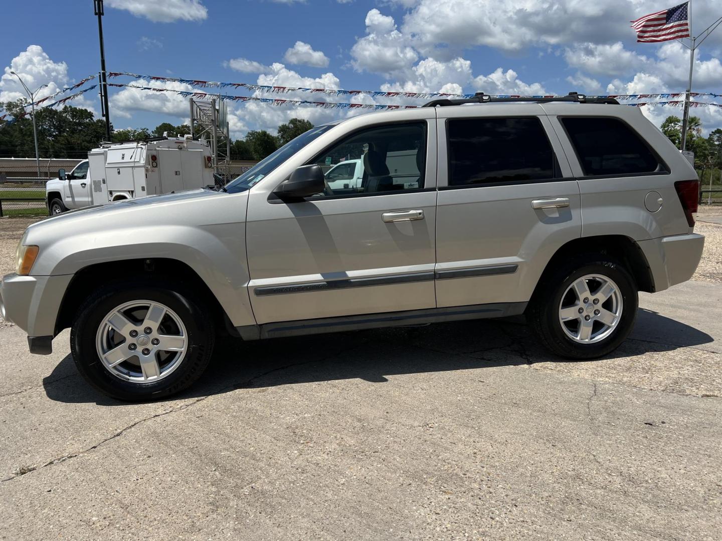 2007 Tan /Tan Jeep Grand Cherokee Laredo (1J8HS48P87C) with an 4.7L V8 SOHC 16V FFV engine, 5-Speed Automatic Overdrive transmission, located at 4520 Airline Hwy, Baton Rouge, LA, 70805, (225) 357-1497, 30.509325, -91.145432 - 2007 Jeep Grand Cherokee Laredo***NO ACCIDENTS*** 4.7 V8 Gas, 113K Miles, Sunroof, Heated Leather, Cold A/C, Power Windows, Locks & Mirrors. FOR INFO PLEASE CONTACT JEFF AT 225-413-0981 CHECK OUT OUR A+ RATING WITH THE BETTER BUSINESS BUREAU WE HAVE BEEN A FAMILY OWNED AND OPERATED BUSINESS AT THE S - Photo#1