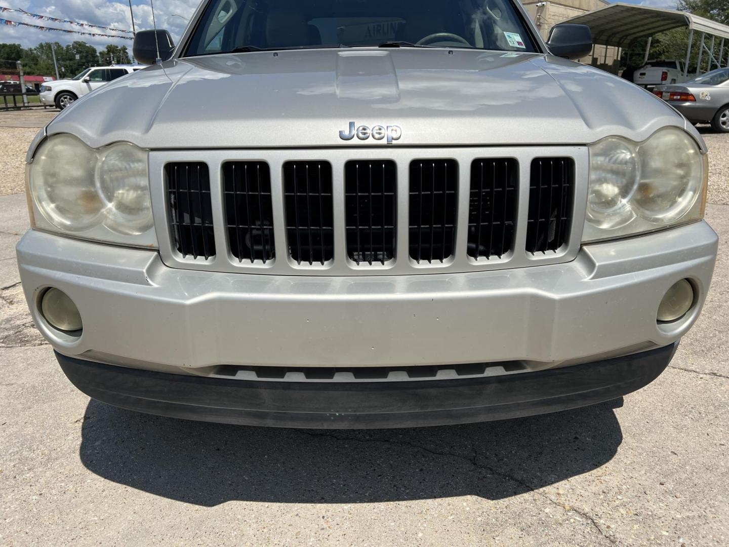 2007 Tan /Tan Jeep Grand Cherokee Laredo (1J8HS48P87C) with an 4.7L V8 SOHC 16V FFV engine, 5-Speed Automatic Overdrive transmission, located at 4520 Airline Hwy, Baton Rouge, LA, 70805, (225) 357-1497, 30.509325, -91.145432 - 2007 Jeep Grand Cherokee Laredo***NO ACCIDENTS*** 4.7 V8 Gas, 113K Miles, Sunroof, Heated Leather, Cold A/C, Power Windows, Locks & Mirrors. FOR INFO PLEASE CONTACT JEFF AT 225-413-0981 CHECK OUT OUR A+ RATING WITH THE BETTER BUSINESS BUREAU WE HAVE BEEN A FAMILY OWNED AND OPERATED BUSINESS AT THE S - Photo#2