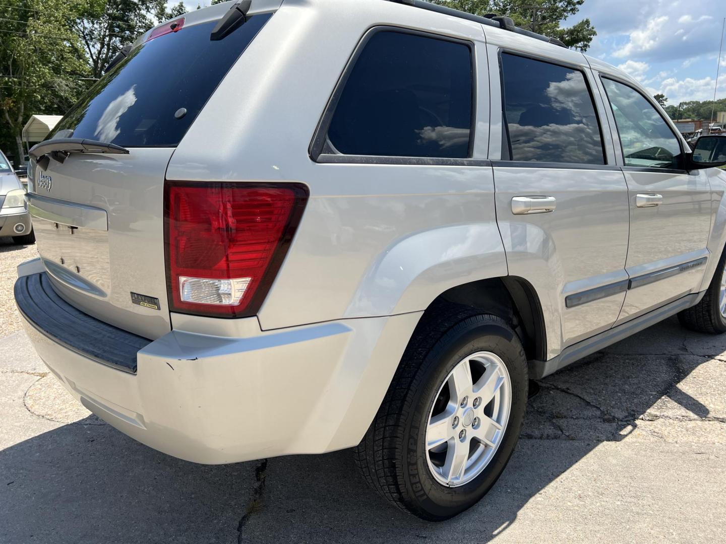 2007 Tan /Tan Jeep Grand Cherokee Laredo (1J8HS48P87C) with an 4.7L V8 SOHC 16V FFV engine, 5-Speed Automatic Overdrive transmission, located at 4520 Airline Hwy, Baton Rouge, LA, 70805, (225) 357-1497, 30.509325, -91.145432 - 2007 Jeep Grand Cherokee Laredo***NO ACCIDENTS*** 4.7 V8 Gas, 113K Miles, Sunroof, Heated Leather, Cold A/C, Power Windows, Locks & Mirrors. FOR INFO PLEASE CONTACT JEFF AT 225-413-0981 CHECK OUT OUR A+ RATING WITH THE BETTER BUSINESS BUREAU WE HAVE BEEN A FAMILY OWNED AND OPERATED BUSINESS AT THE S - Photo#5