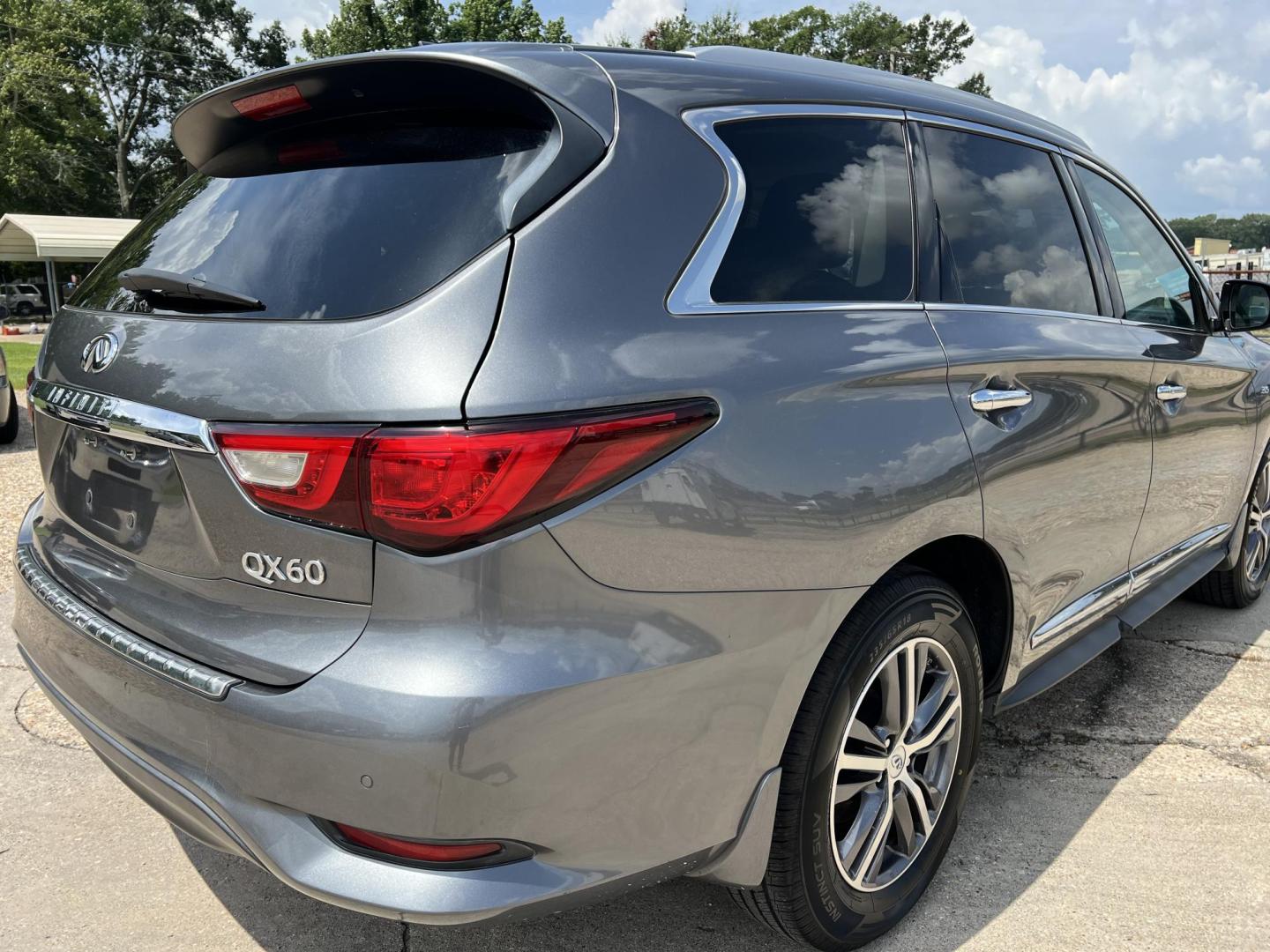 2017 Dark Gray /Black Infiniti QX60 Leather (5N1DL0MNXHC) with an 3.5L V6 DOHC 24V engine, Automatic transmission, located at 4520 Airline Hwy, Baton Rouge, LA, 70805, (225) 357-1497, 30.509325, -91.145432 - 2017 Infiniti QX60 ***NO ACCIDENTS*** 3.5 V6 Gas, 215K Miles, Sunroof, Navigation, Heated Leather, 3rd Row Seat, Cold A/C, All Power, Loaded, Good Tires. FOR INFO PLEASE CONTACT JEFF AT 225-413-0981 CHECK OUT OUR A+ RATING WITH THE BETTER BUSINESS BUREAU WE HAVE BEEN A FAMILY OWNED AND OPERATED B - Photo#5