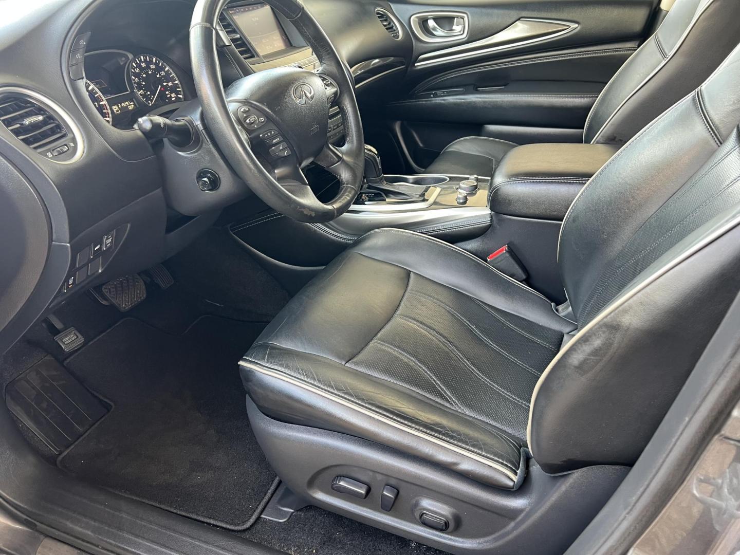 2017 Dark Gray /Black Infiniti QX60 Leather (5N1DL0MNXHC) with an 3.5L V6 DOHC 24V engine, Automatic transmission, located at 4520 Airline Hwy, Baton Rouge, LA, 70805, (225) 357-1497, 30.509325, -91.145432 - 2017 Infiniti QX60 ***NO ACCIDENTS*** 3.5 V6 Gas, 215K Miles, Sunroof, Navigation, Heated Leather, 3rd Row Seat, Cold A/C, All Power, Loaded, Good Tires. FOR INFO PLEASE CONTACT JEFF AT 225-413-0981 CHECK OUT OUR A+ RATING WITH THE BETTER BUSINESS BUREAU WE HAVE BEEN A FAMILY OWNED AND OPERATED B - Photo#9
