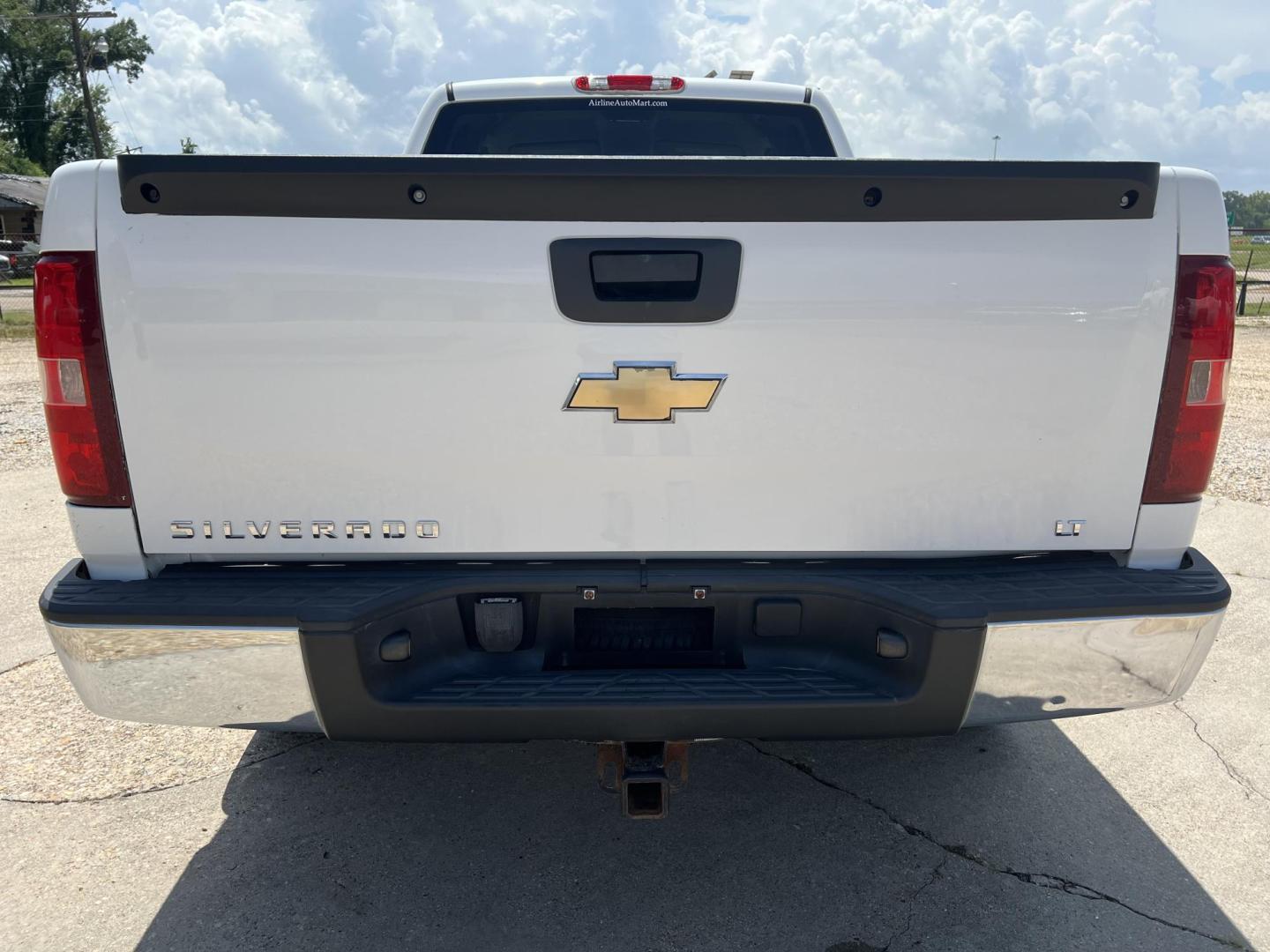 2007 White /Gray Chevrolet Silverado 1500 LT (1GCEC19JX7Z) with an 5.3L V8 engine, 4-Speed Automatic Overdrive transmission, located at 4520 Airline Hwy, Baton Rouge, LA, 70805, (225) 357-1497, 30.509325, -91.145432 - 2007 Chevrolet Silverado 1500 Ext Cab LT 5.3 V8 Gas **ONLY 98K Miles** Cold A/C, Power Windows, Locks & Mirrors, Tow Package. FOR INFO PLEASE CONTACT JEFF AT 225-413-0981 CHECK OUT OUR A+ RATING WITH THE BETTER BUSINESS BUREAU WE HAVE BEEN A FAMILY OWNED AND OPERATED BUSINESS AT THE SAME LOCATION FO - Photo#6