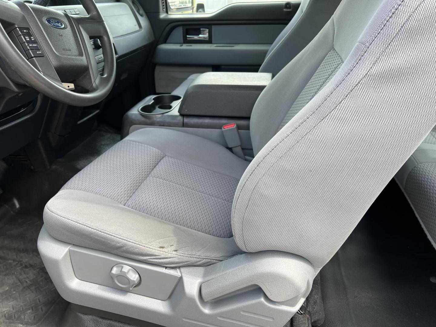 2014 White /Gray Ford F-150 XL (1FTEX1EM8EK) with an 3.7L V6 DOHC 24V engine, 6-Speed Automatic transmission, located at 4520 Airline Hwy, Baton Rouge, LA, 70805, (225) 357-1497, 30.509325, -91.145432 - 2014 Ford F150 SuperCab XL 4X4 3.7 V6 Gas (Not EcoBoost), 180K Miles, Cold A/C, Power Windows & Locks, Tow Package. FOR INFO PLEASE CONTACT JEFF AT 225-413-0981 CHECK OUT OUR A+ RATING WITH THE BETTER BUSINESS BUREAU WE HAVE BEEN A FAMILY OWNED AND OPERATED BUSINESS AT THE SAME LOCATION FOR OVER - Photo#8