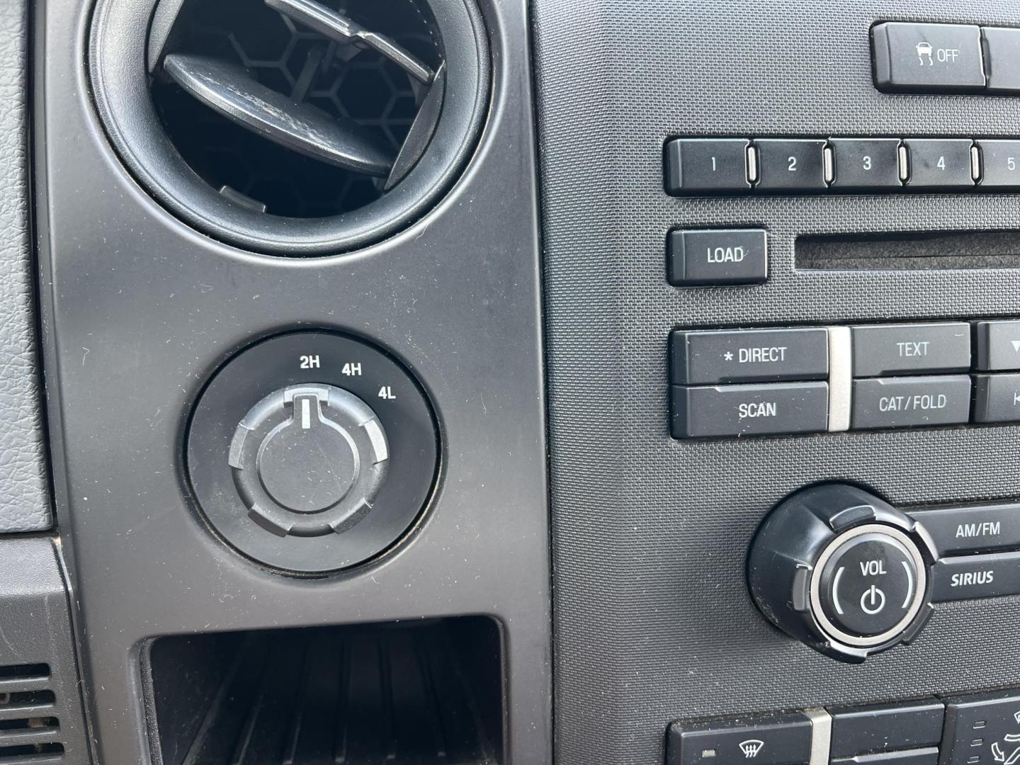 2014 White /Gray Ford F-150 XL (1FTEX1EM8EK) with an 3.7L V6 DOHC 24V engine, 6-Speed Automatic transmission, located at 4520 Airline Hwy, Baton Rouge, LA, 70805, (225) 357-1497, 30.509325, -91.145432 - 2014 Ford F150 SuperCab XL 4X4 3.7 V6 Gas (Not EcoBoost), 180K Miles, Cold A/C, Power Windows & Locks, Tow Package. FOR INFO PLEASE CONTACT JEFF AT 225-413-0981 CHECK OUT OUR A+ RATING WITH THE BETTER BUSINESS BUREAU WE HAVE BEEN A FAMILY OWNED AND OPERATED BUSINESS AT THE SAME LOCATION FOR OVER - Photo#16
