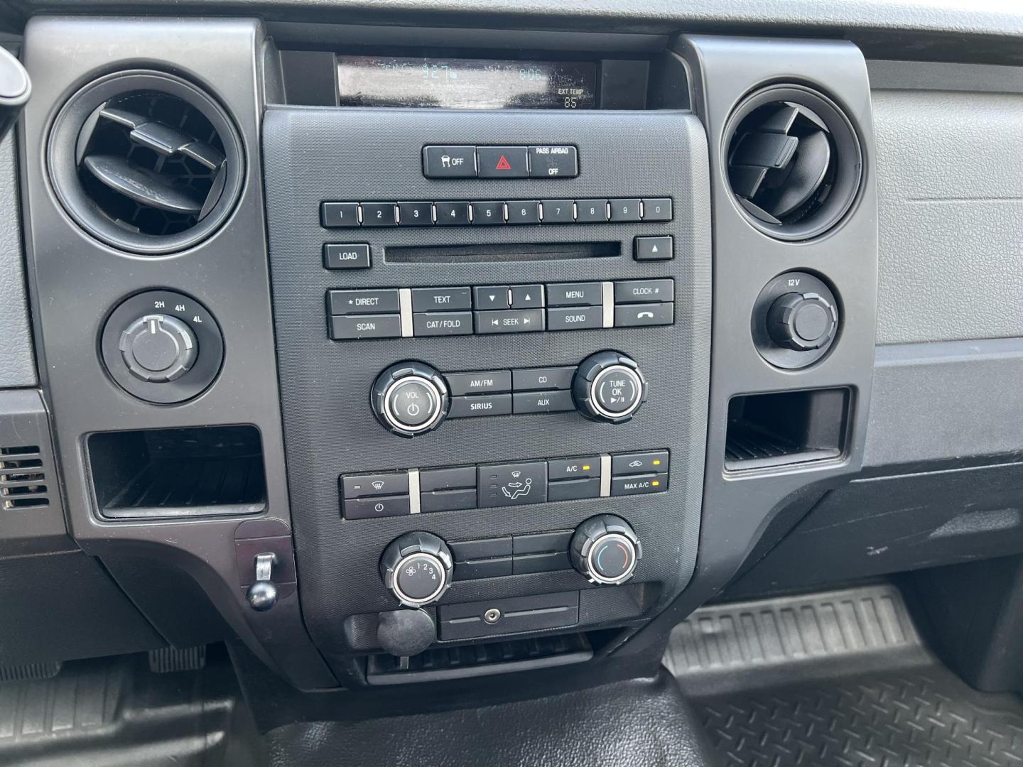 2014 White /Gray Ford F-150 XL (1FTEX1EM8EK) with an 3.7L V6 DOHC 24V engine, 6-Speed Automatic transmission, located at 4520 Airline Hwy, Baton Rouge, LA, 70805, (225) 357-1497, 30.509325, -91.145432 - 2014 Ford F150 SuperCab XL 4X4 3.7 V6 Gas (Not EcoBoost), 180K Miles, Cold A/C, Power Windows & Locks, Tow Package. FOR INFO PLEASE CONTACT JEFF AT 225-413-0981 CHECK OUT OUR A+ RATING WITH THE BETTER BUSINESS BUREAU WE HAVE BEEN A FAMILY OWNED AND OPERATED BUSINESS AT THE SAME LOCATION FOR OVER - Photo#15