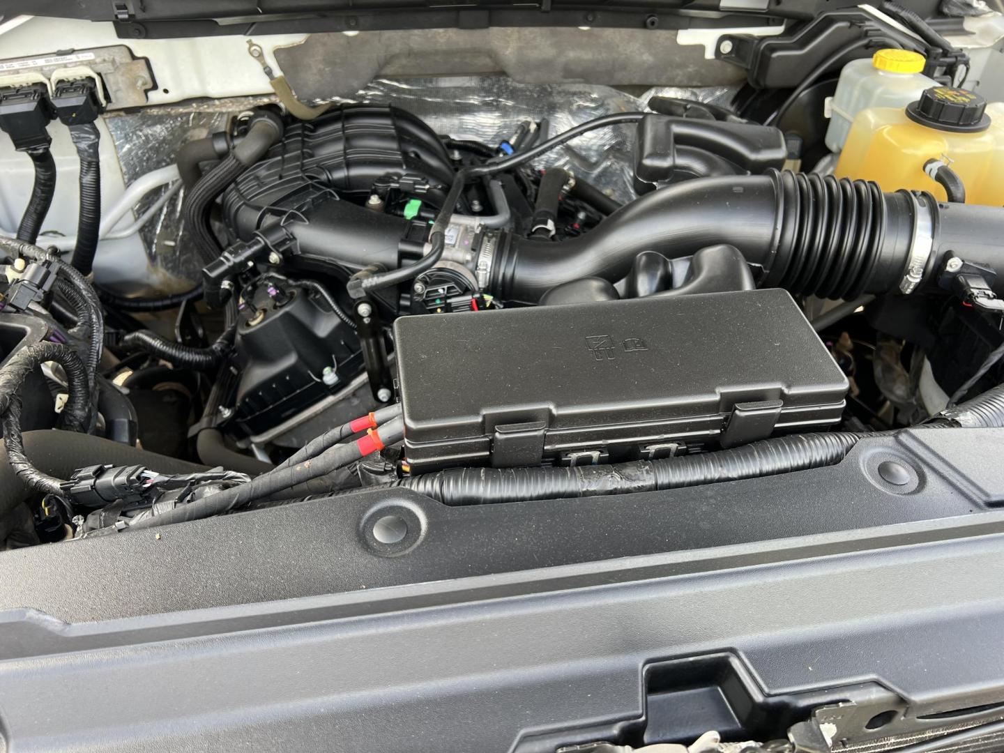 2014 White /Gray Ford F-150 XL (1FTEX1EM8EK) with an 3.7L V6 DOHC 24V engine, 6-Speed Automatic transmission, located at 4520 Airline Hwy, Baton Rouge, LA, 70805, (225) 357-1497, 30.509325, -91.145432 - 2014 Ford F150 SuperCab XL 4X4 3.7 V6 Gas (Not EcoBoost), 180K Miles, Cold A/C, Power Windows & Locks, Tow Package. FOR INFO PLEASE CONTACT JEFF AT 225-413-0981 CHECK OUT OUR A+ RATING WITH THE BETTER BUSINESS BUREAU WE HAVE BEEN A FAMILY OWNED AND OPERATED BUSINESS AT THE SAME LOCATION FOR OVER - Photo#17