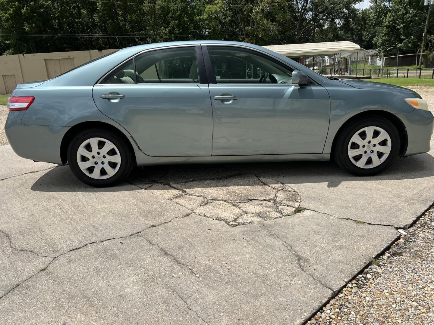 2011 Green /Tan Toyota Camry LE (4T1BF3EK8BU) with an 2.5L L4 DOHC 16V engine, Automatic transmission, located at 4520 Airline Hwy, Baton Rouge, LA, 70805, (225) 357-1497, 30.509325, -91.145432 - 2011 Toyota Camry LE 2.5L Gas, 203K Miles, Cold A/C, Power Windows, Locks & Mirrors. FOR INFO PLEASE CONTACT JEFF AT 225-413-0981 CHECK OUT OUR A+ RATING WITH THE BETTER BUSINESS BUREAU WE HAVE BEEN A FAMILY OWNED AND OPERATED BUSINESS AT THE SAME LOCATION FOR OVER 45 YEARS. WE STRIVE TO KEEP CUSTO - Photo#4